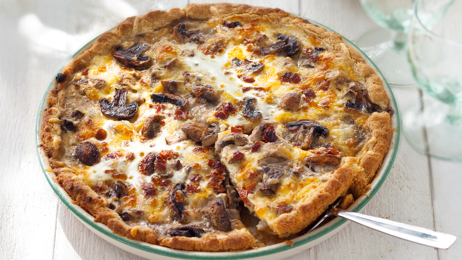 Sieni-savujuustopiiras