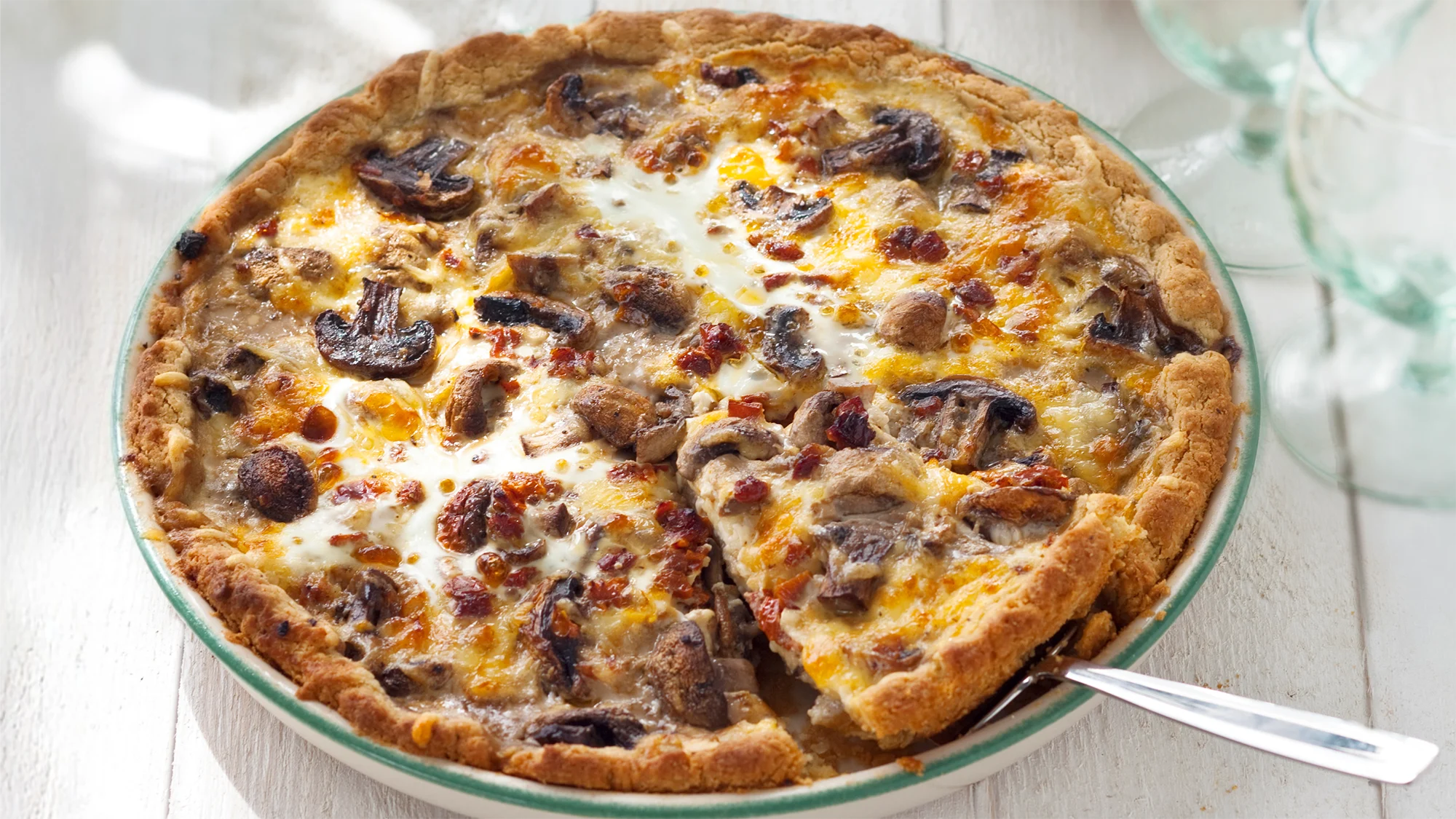 Sieni-savujuustopiiras