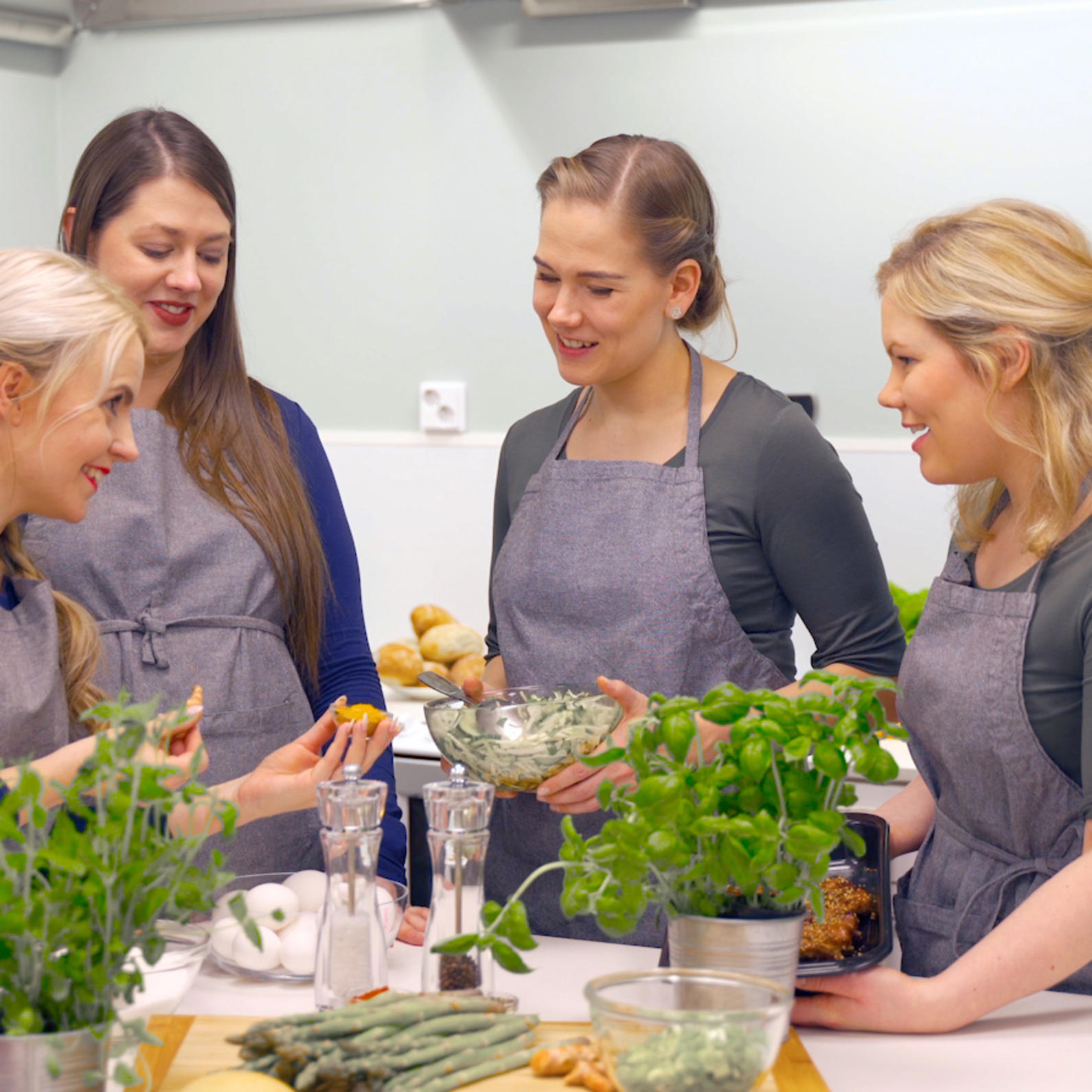 Yhteishyvän Sesonki-liitteen ja Yhteishyvä.fi:n reseptit laaditaan S-kokeilukeittiössä Ässäkeskuksessa.