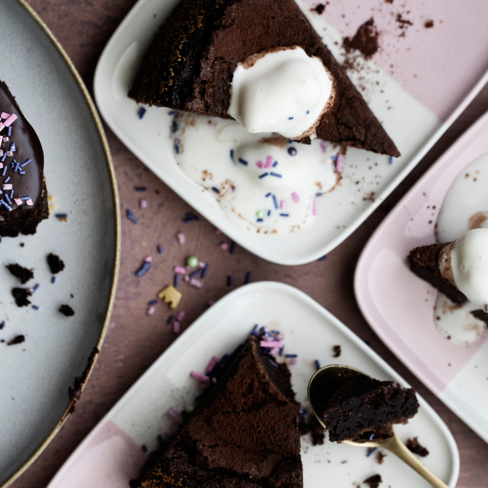 Yhden kulhon suklaabrowniekakku