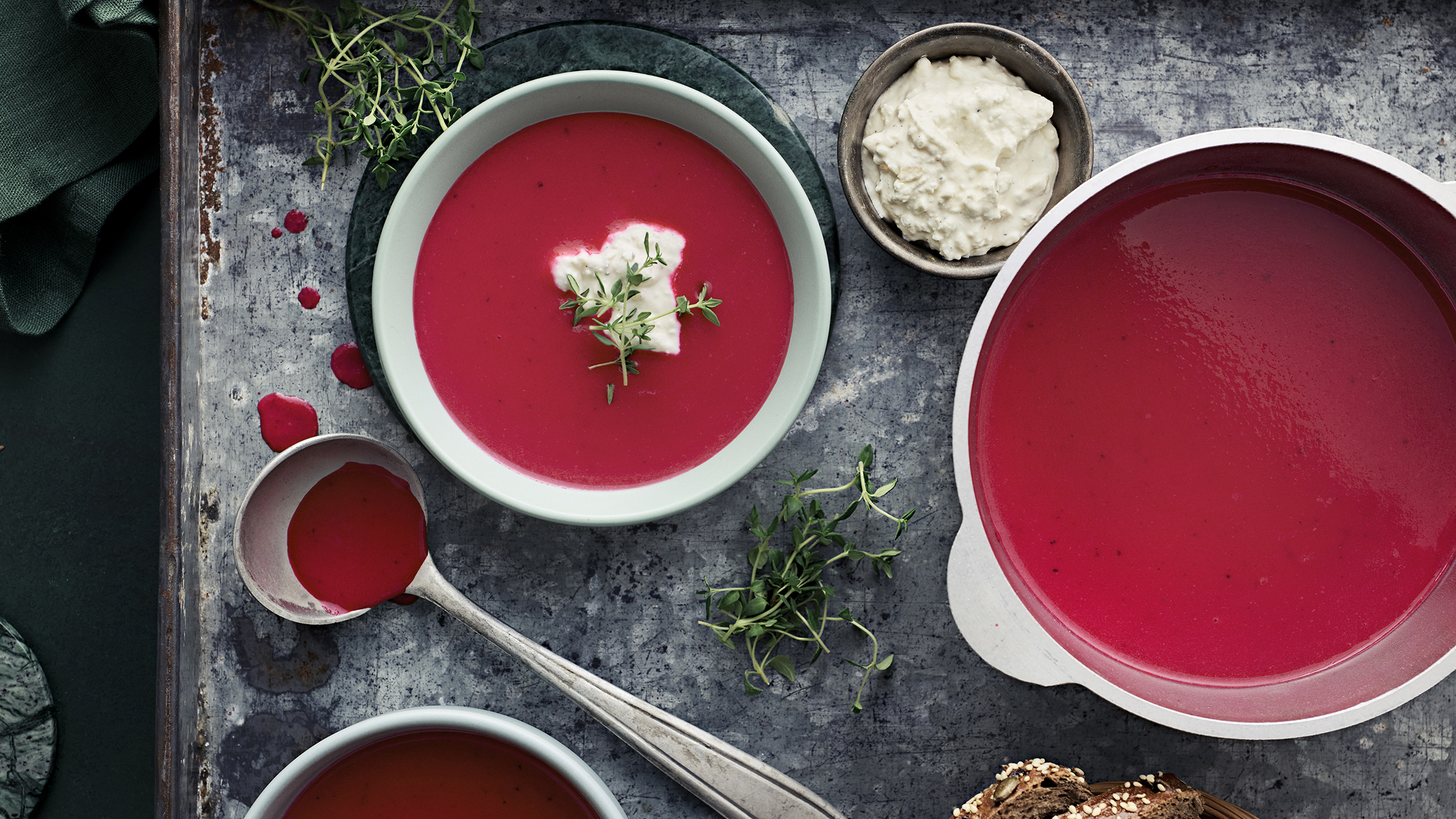 Pehmeä punajuurikeitto ja fetajuustokerma