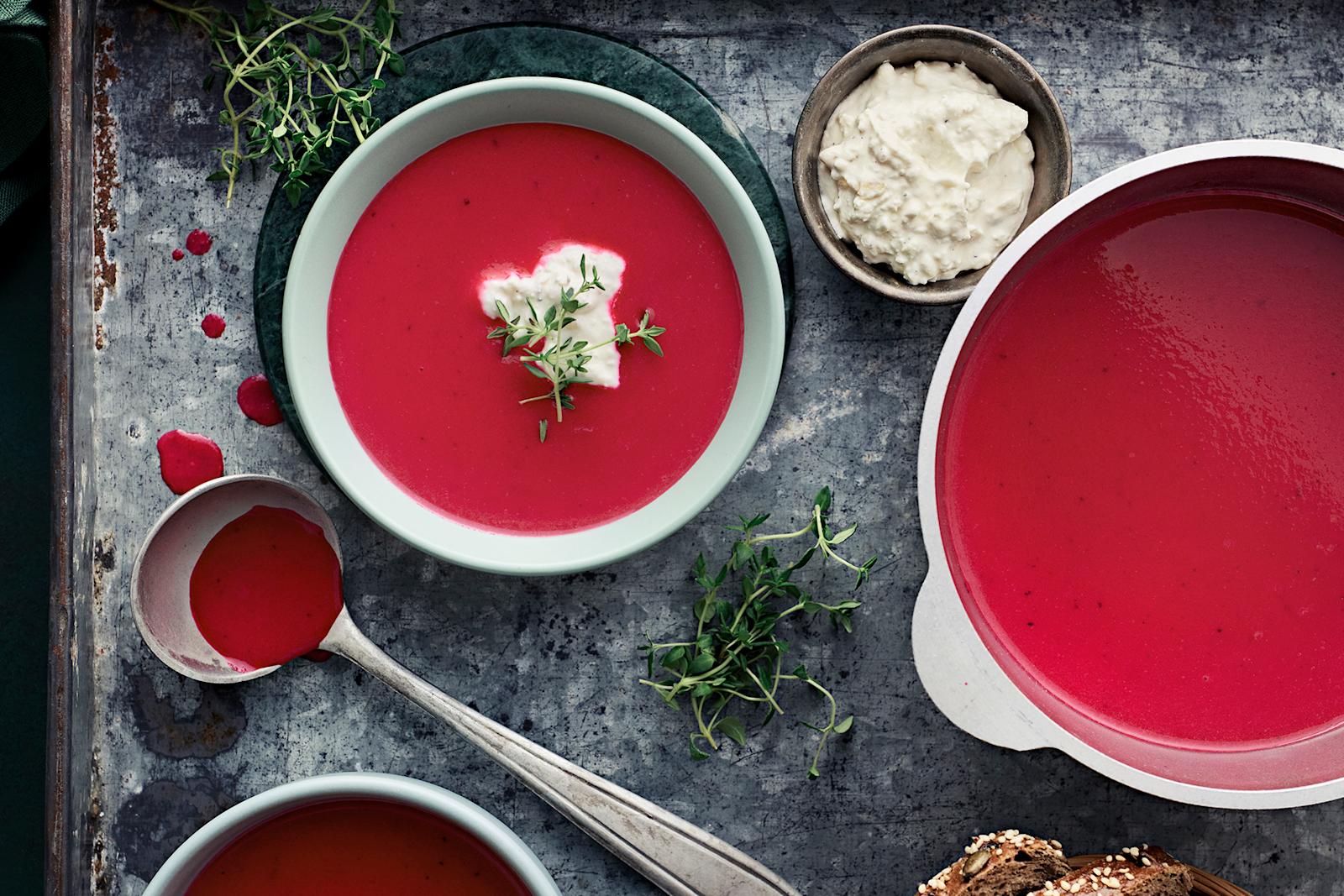 Pehmeä punajuurikeitto ja fetajuustokerma