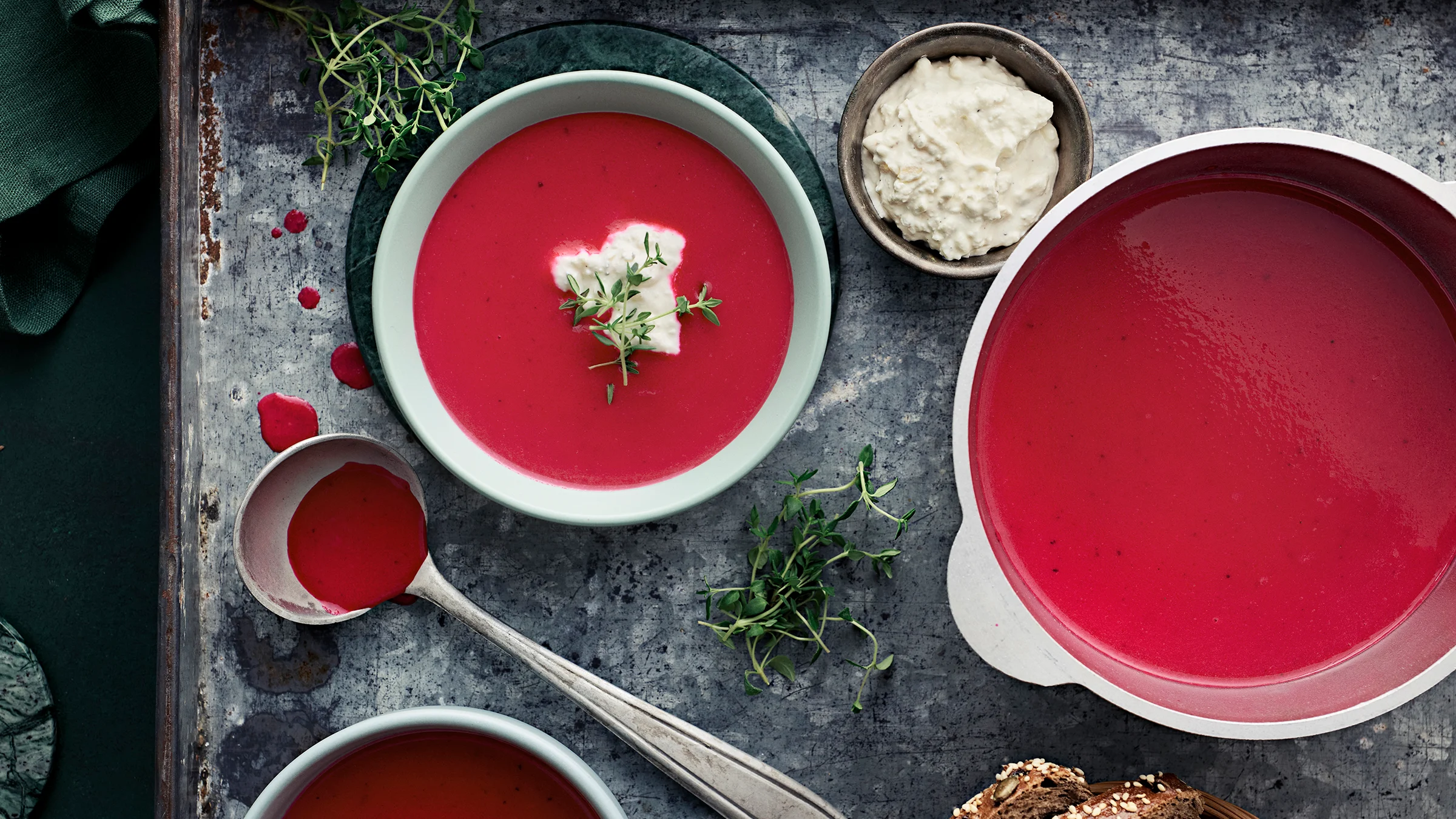 Pehmeä punajuurikeitto ja fetajuustokerma