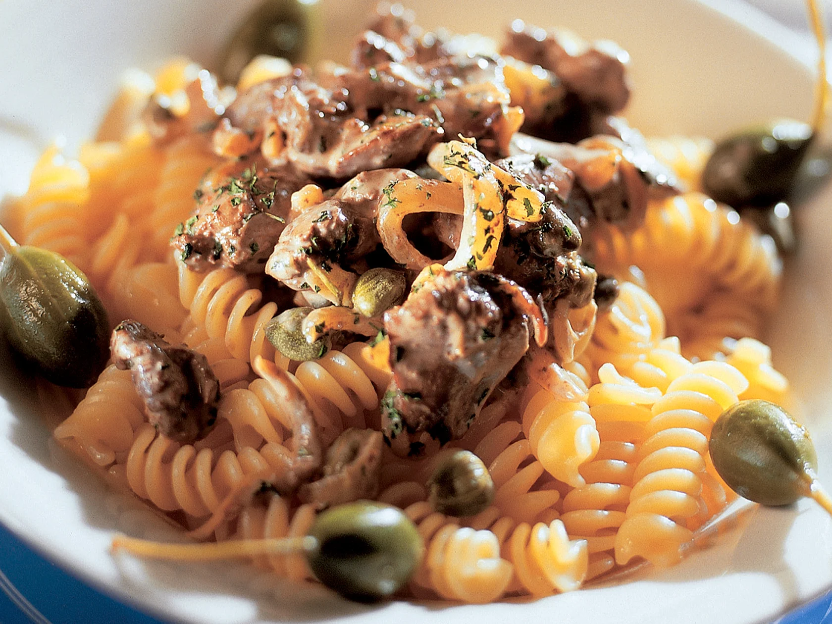 Pastaa ja broilerinmaksaa