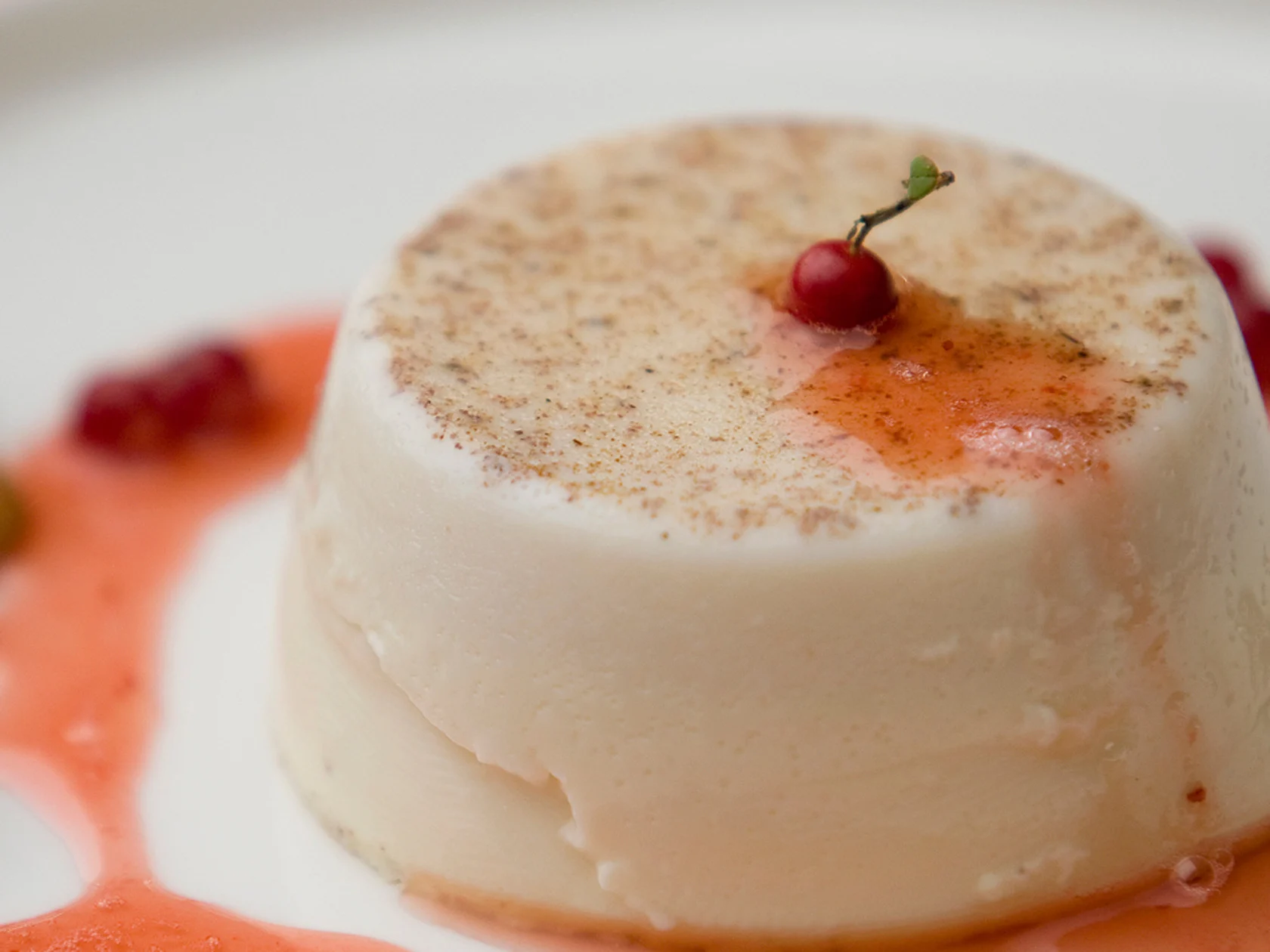 Piparivanukkaat ja puolukka-kanelikastike