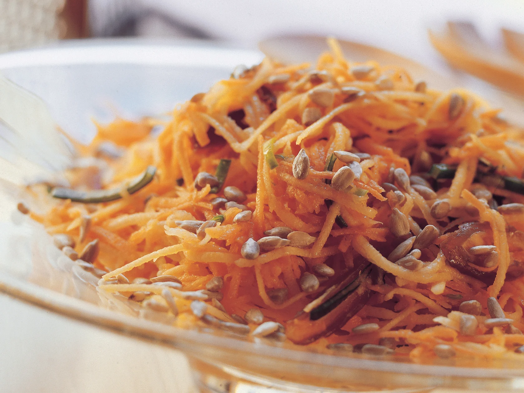 Pirteä raakasalaatti