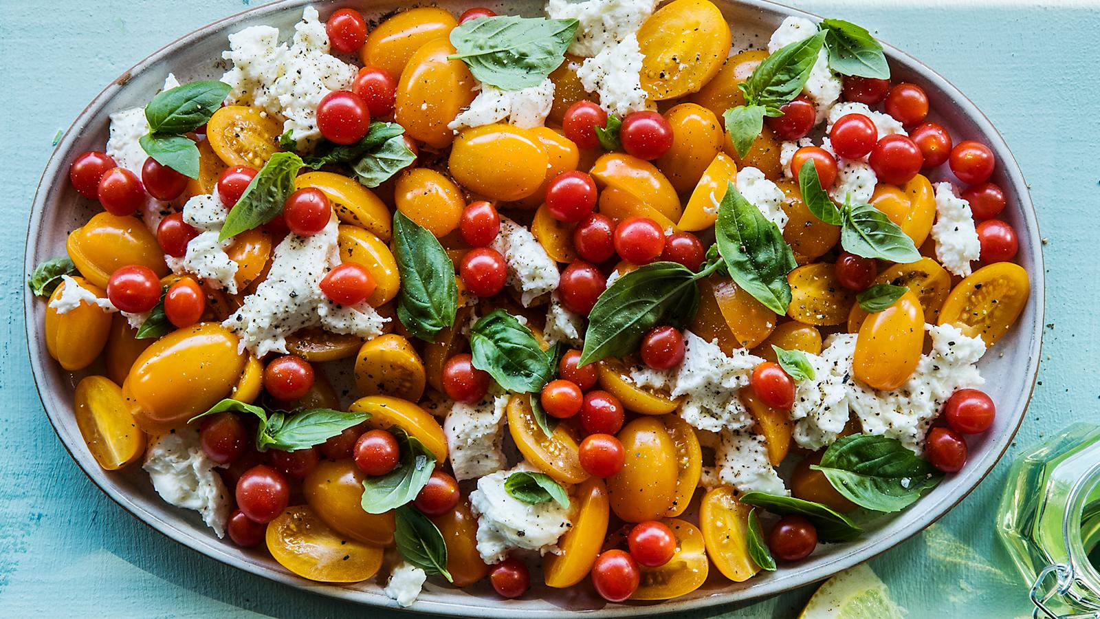 Helmitomaatti-mozzarellasalaatti