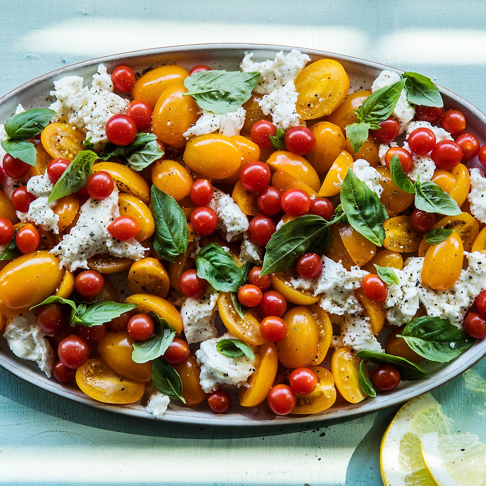 Helmitomaatti-mozzarellasalaatti