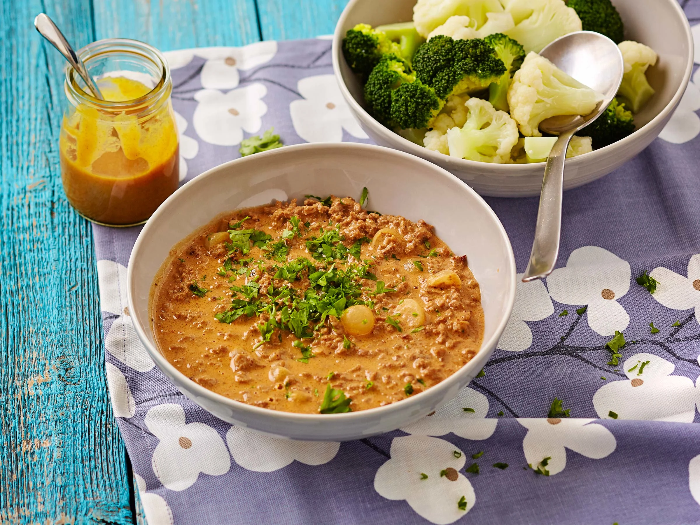 Juustoinen jauhelihakastike