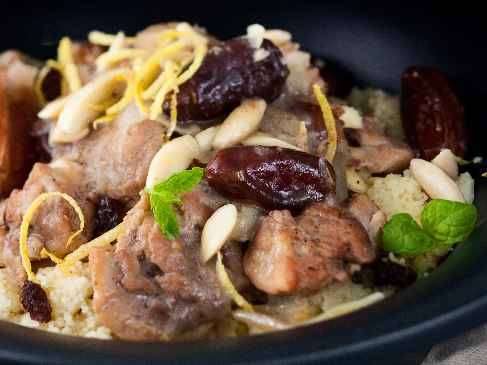 Broileri-taatelitagine ja pähkinäkuskus