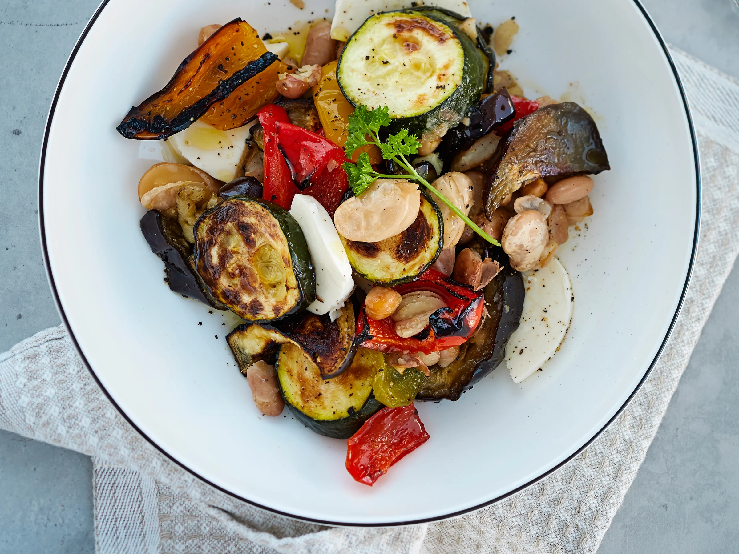 Kasvismozzarellasalaatti