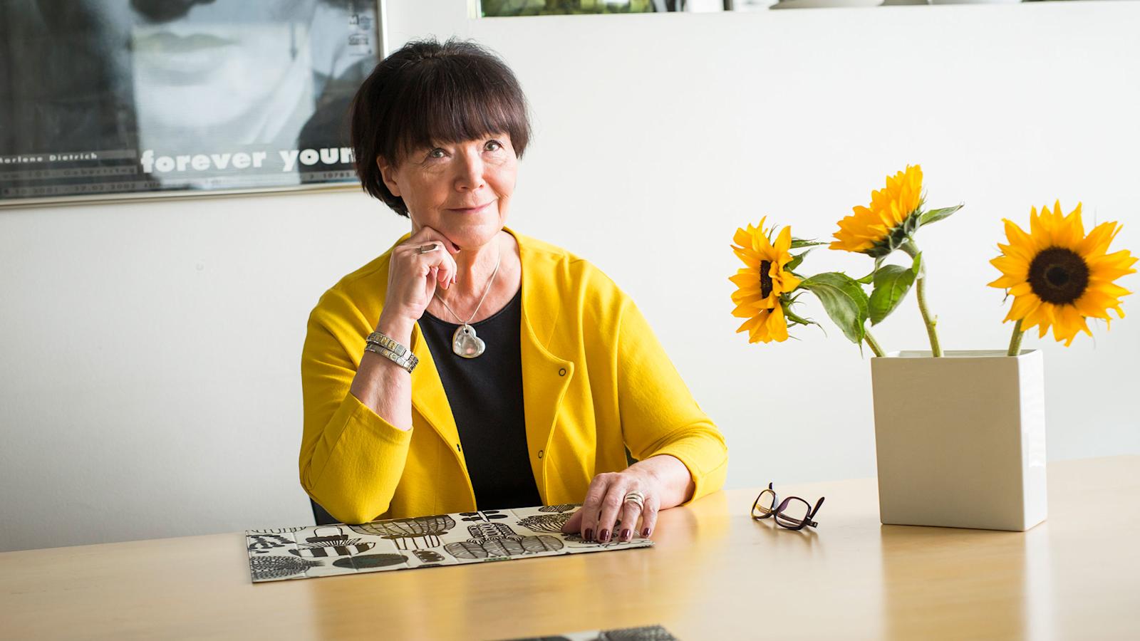 Kirjailija Outi Pakkanen: "Friteeratut heinäsirkat olivat herkullisia"