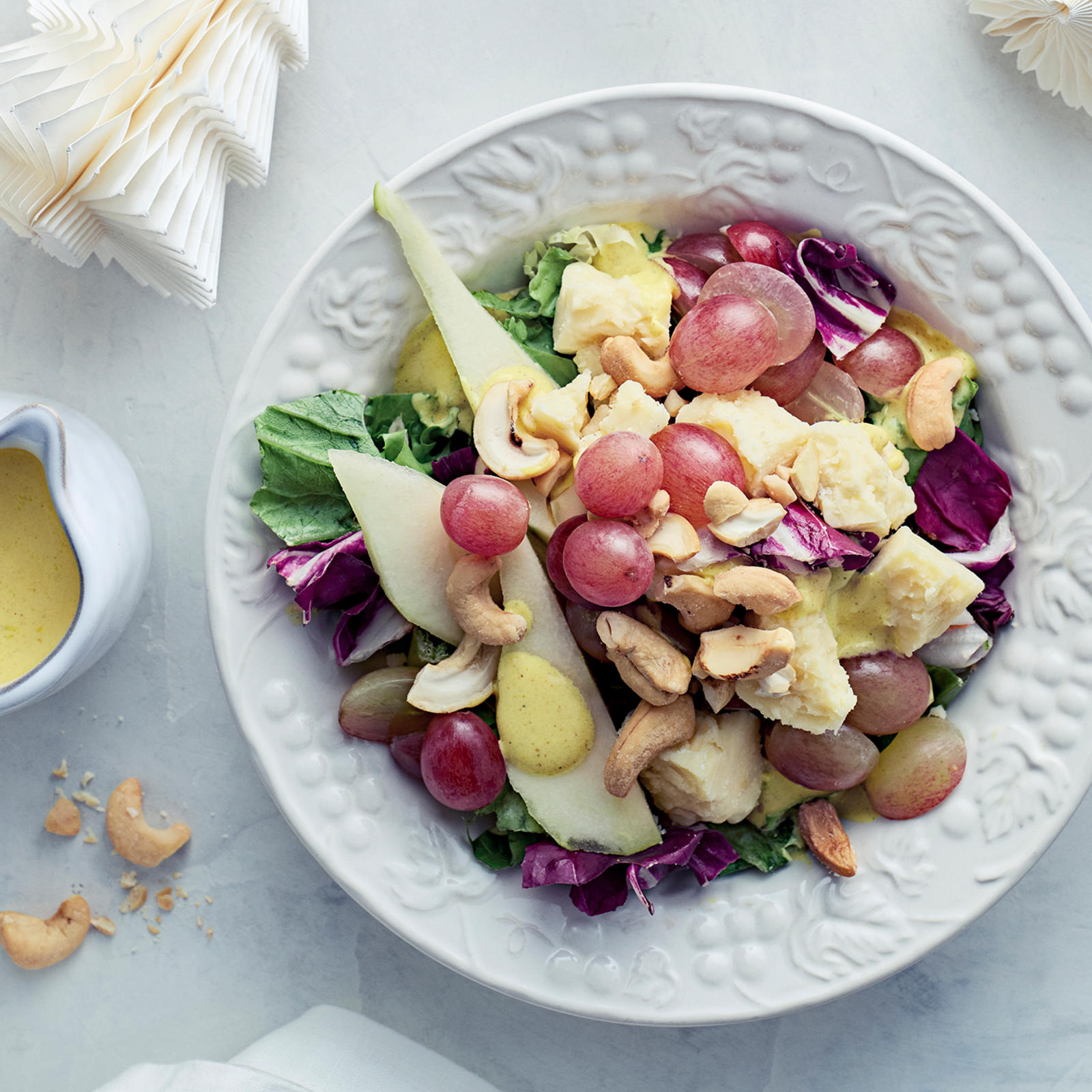 Hedelmäinen joulusalaatti ja mangokastike