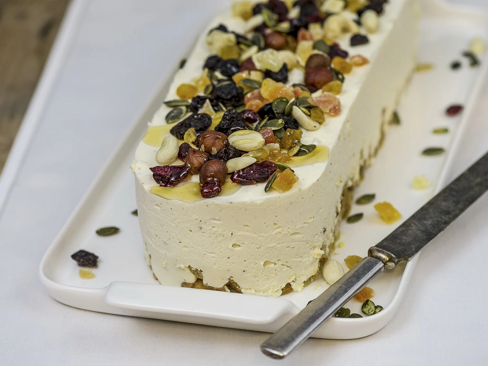 Hyydytetty rommi-rusinakakku