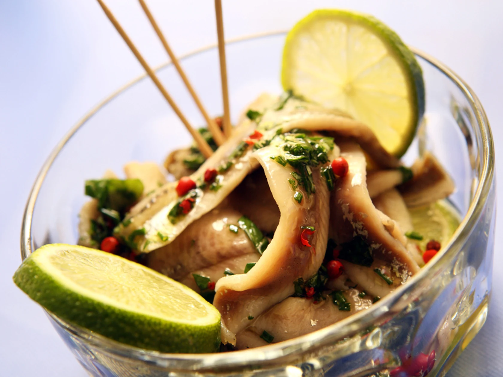 Marinoidut silakat ja kolme kastiketta