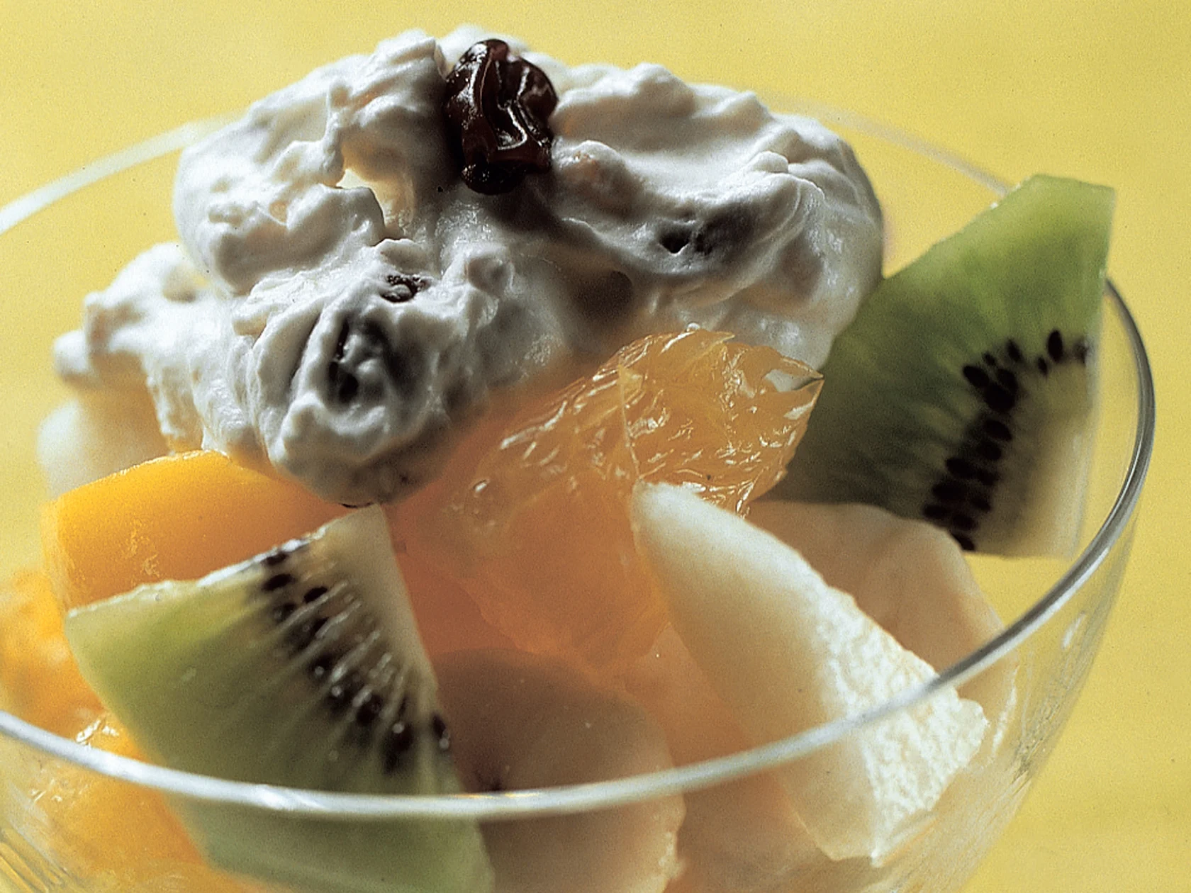 Hedelmäsalaatti ja pashavaahto