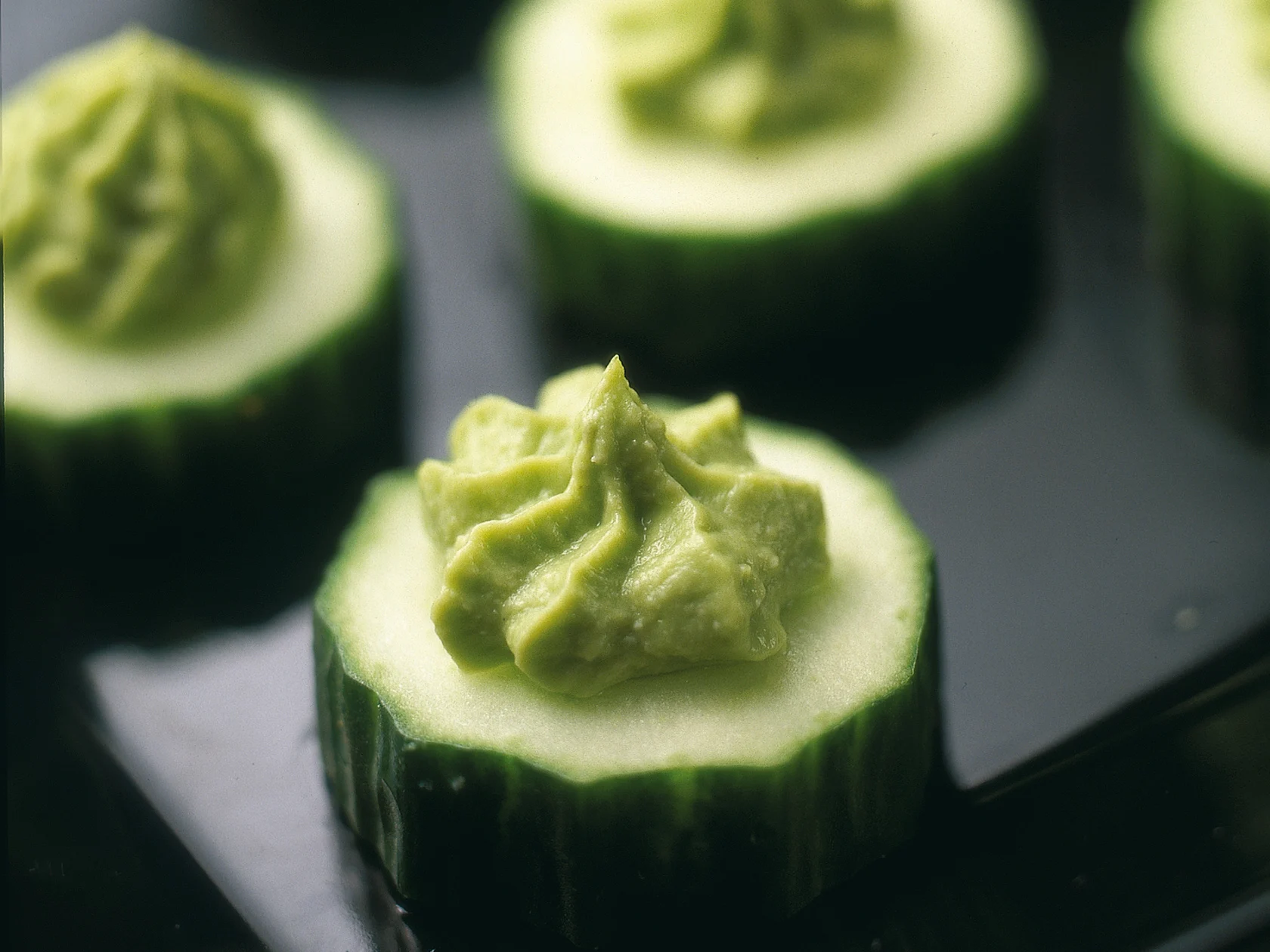 Juustoiset kurkkupalat