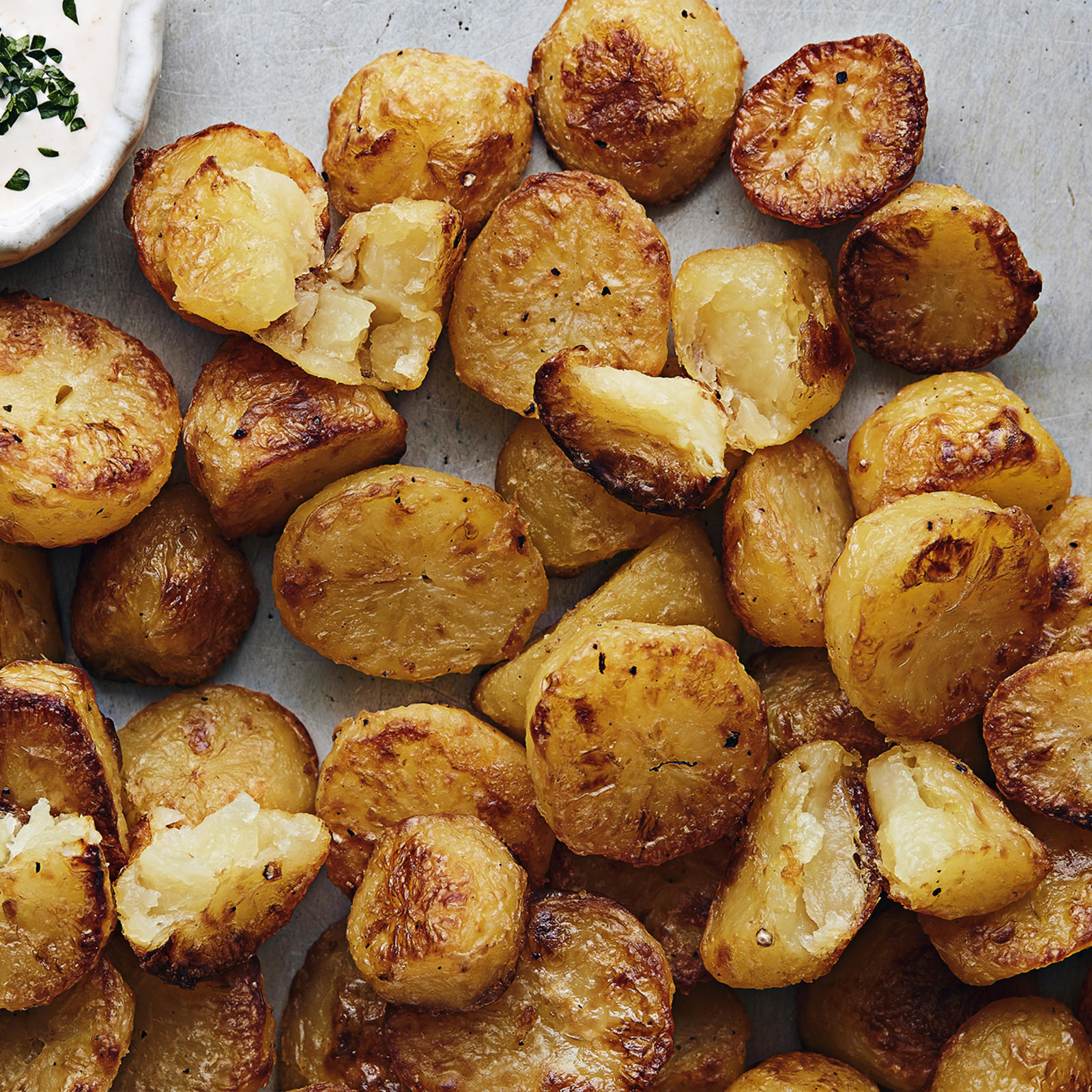 Täydellisen rapeat ja sisältä silkkiset perunat – kokeile helppoa kahden vaiheen tekniikkaa