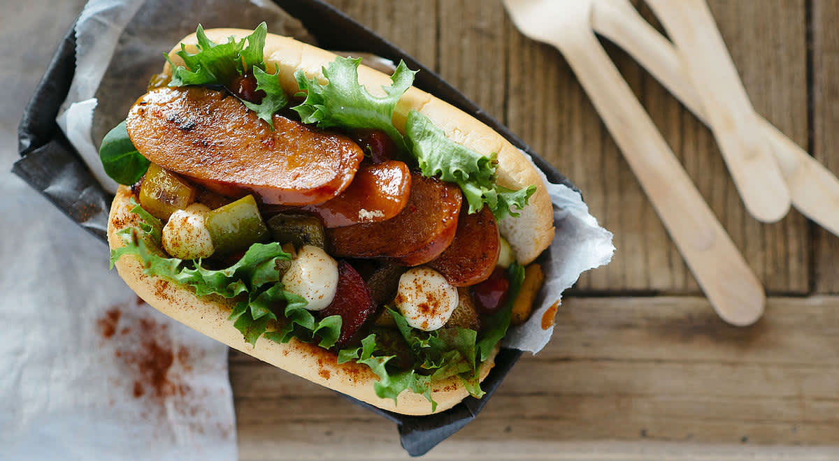 Raakamakkara hot dog