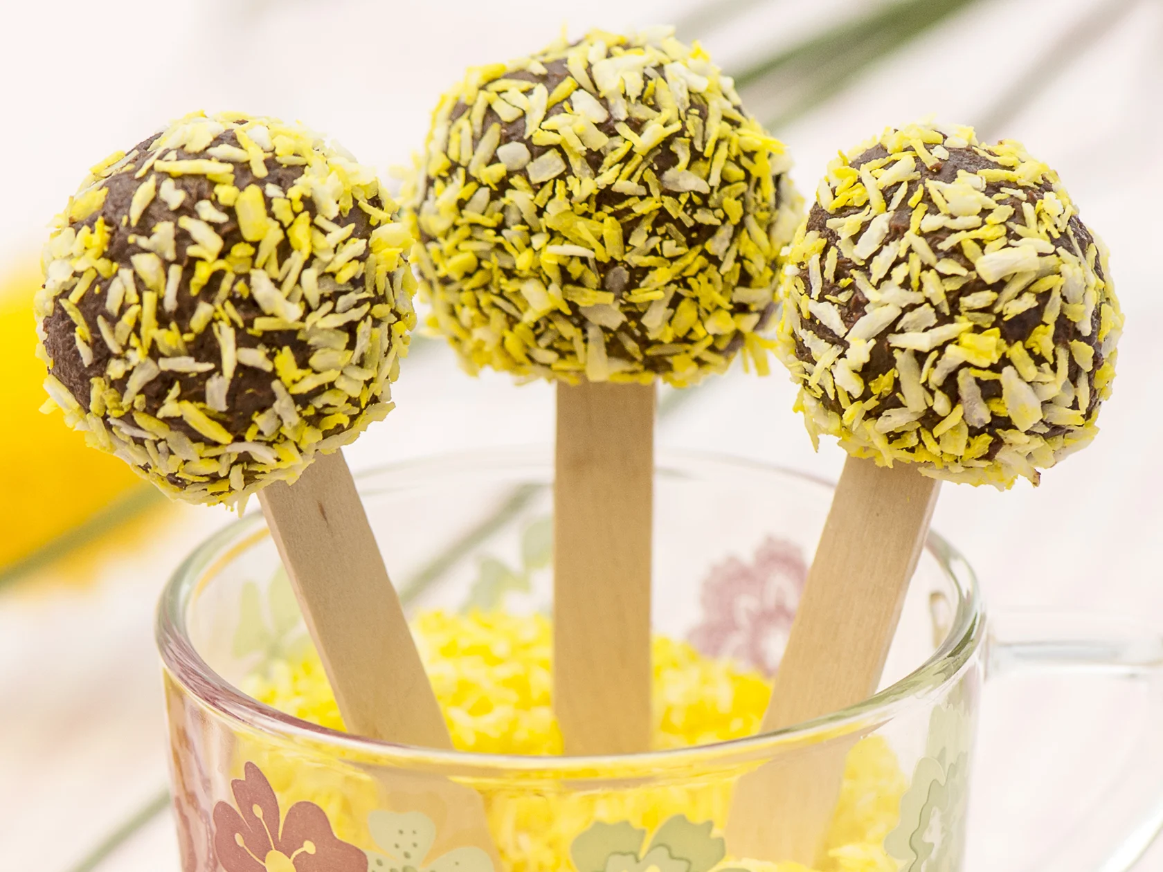 Mango-kookostikkarit