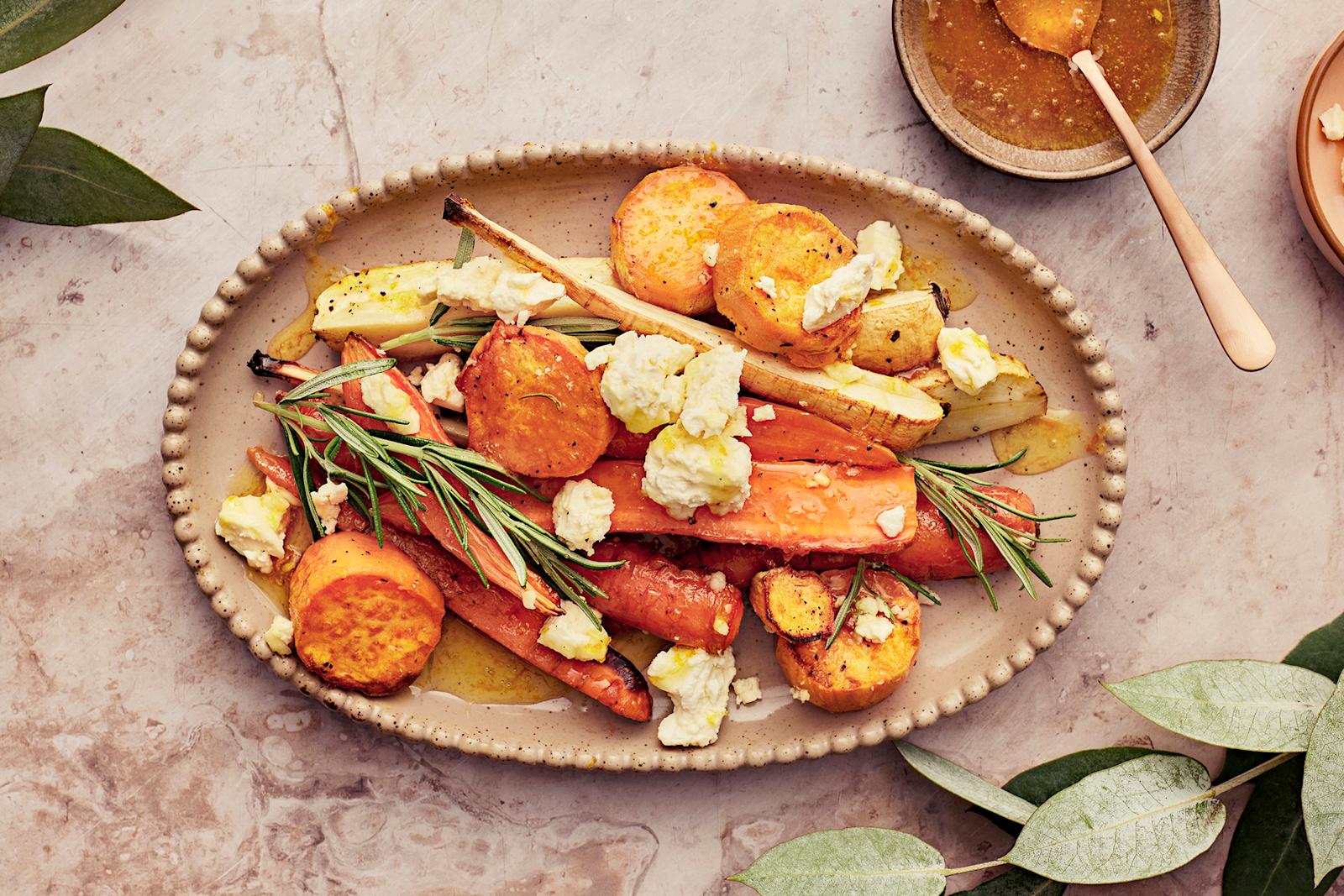 Uunijuurekset ja appelsiini-rosmariinisiirappi