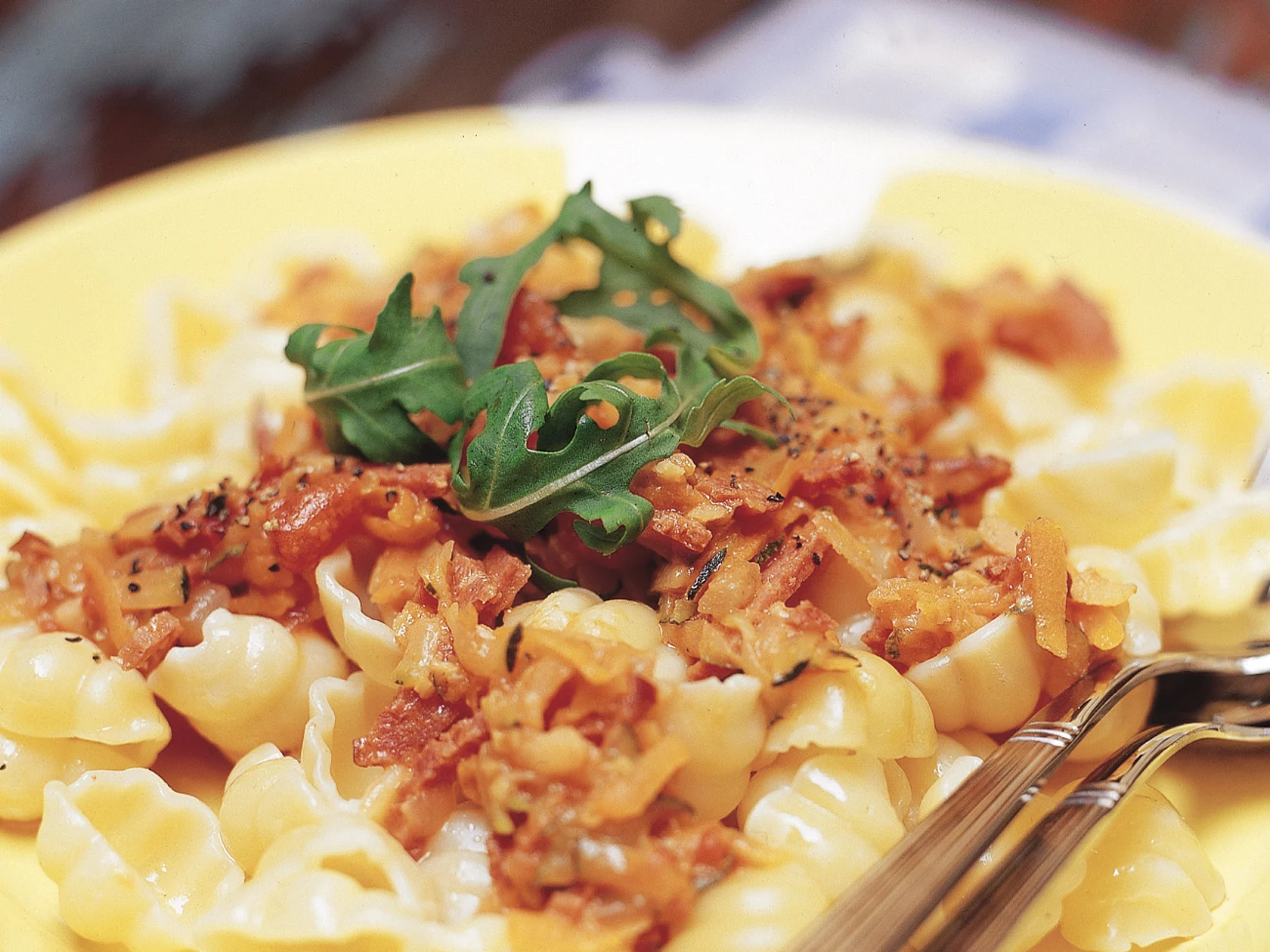 Kasvis-salamikastike