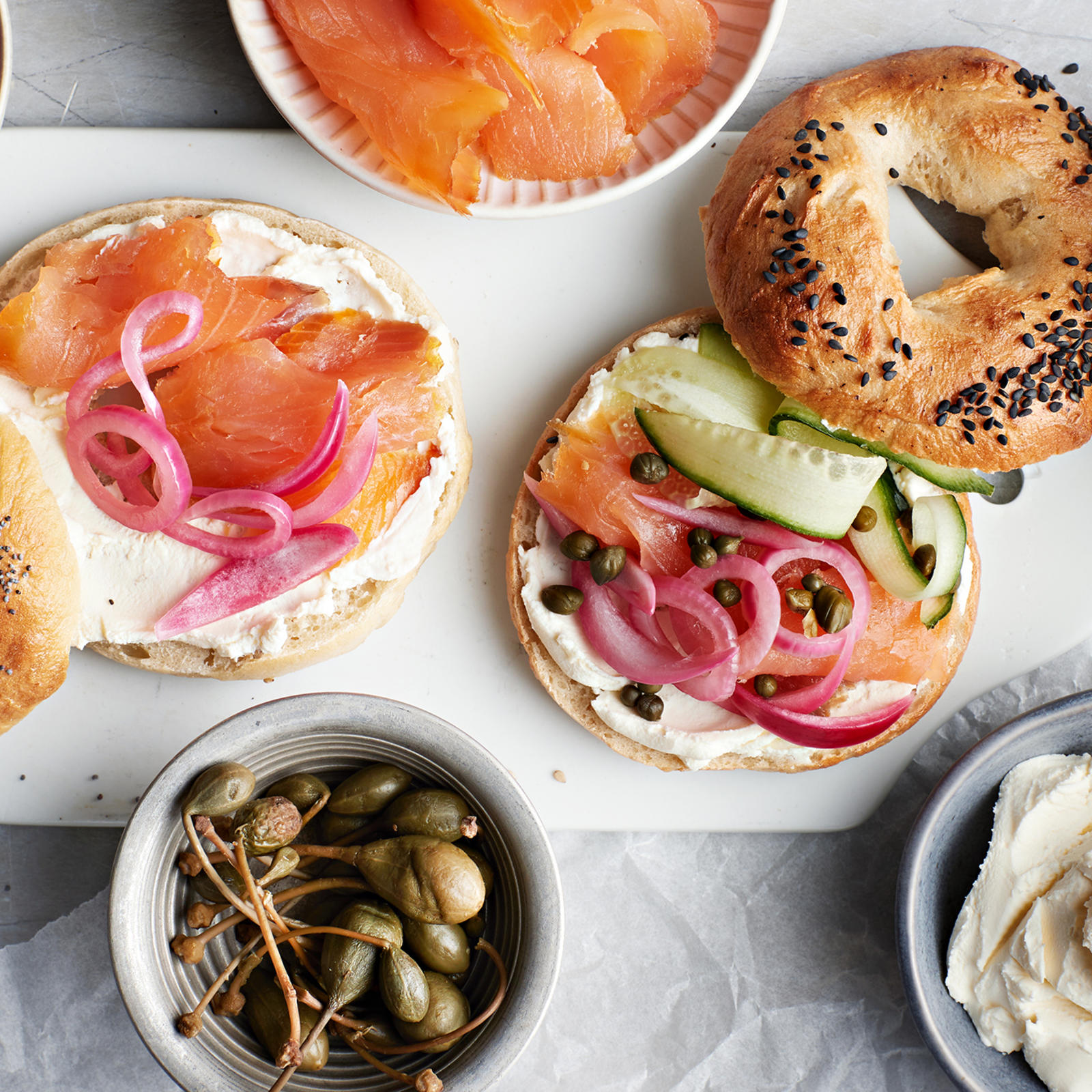 Bagelit lohitäytteellä