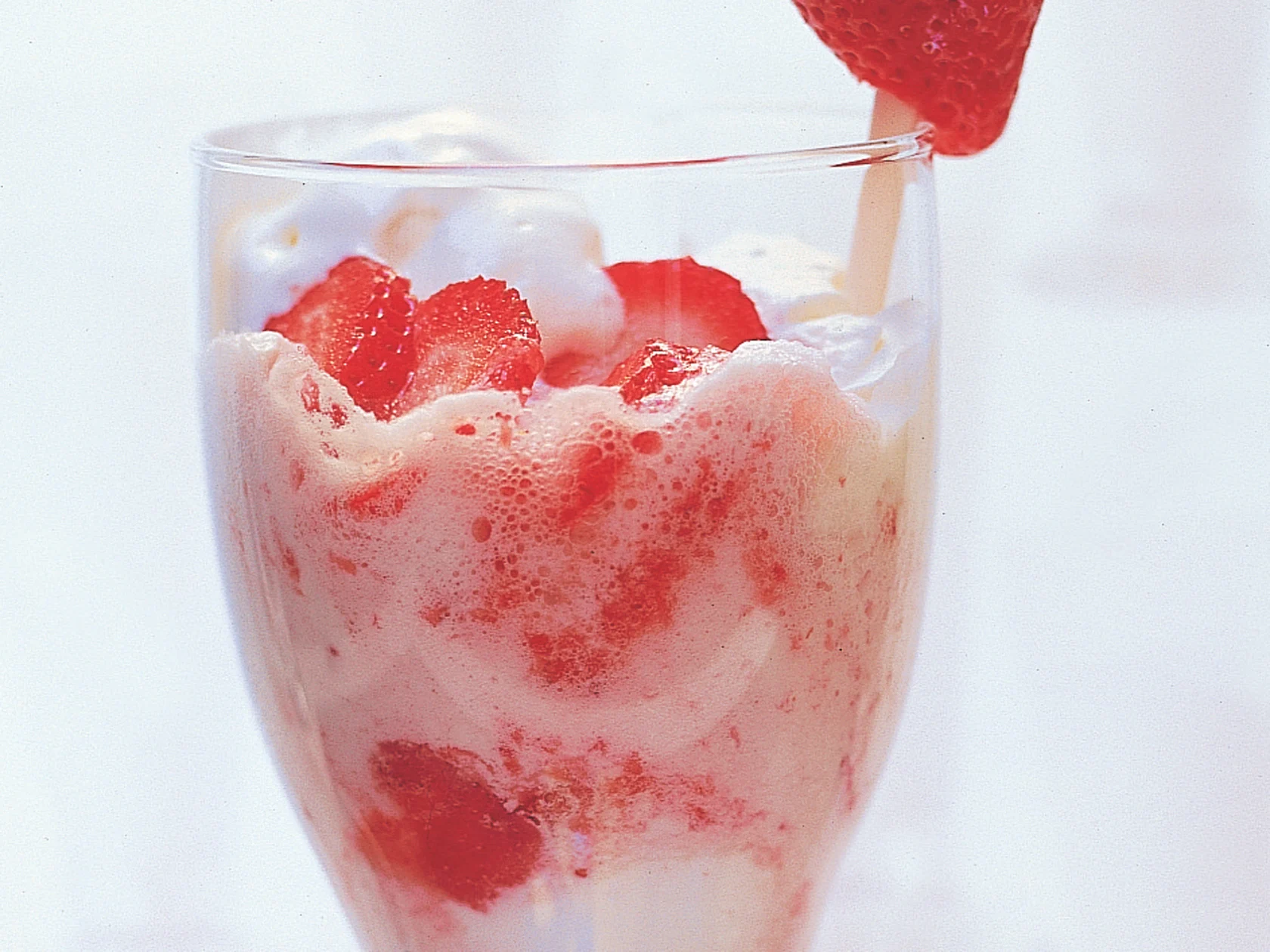 Mansikkajäätelösooda