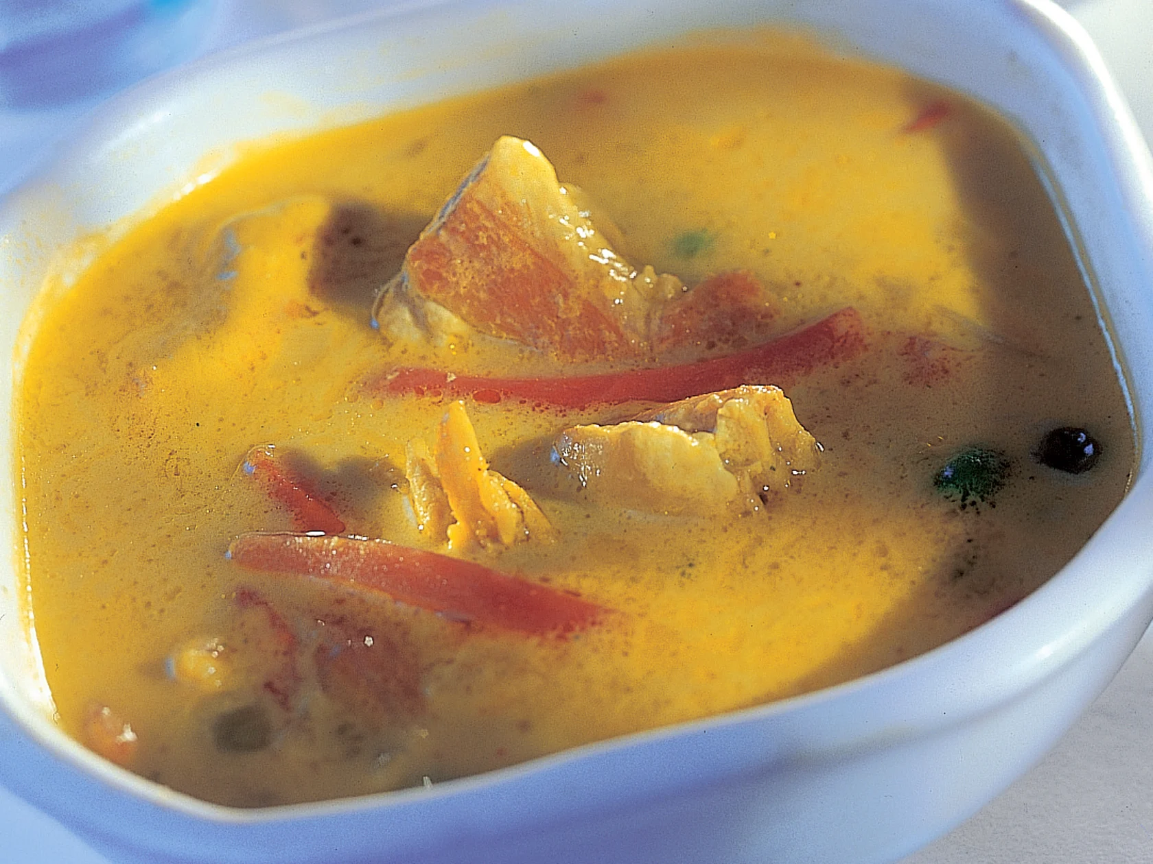 Keltainen broilerikeitto