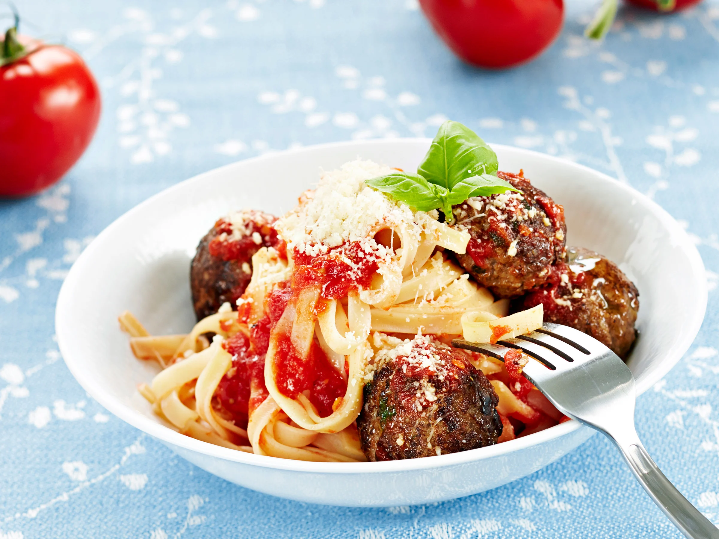 Parmesaanilihapullat ja tomaattipasta