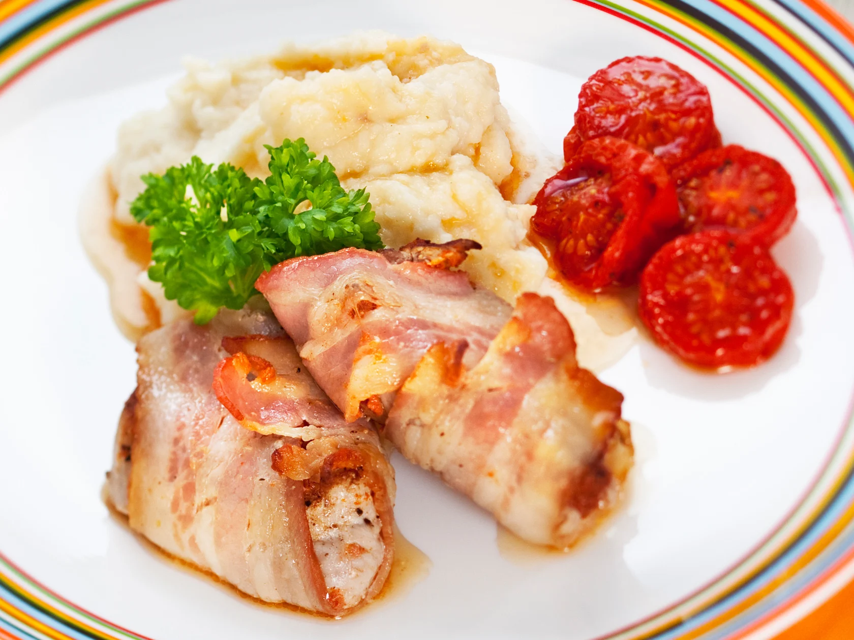 Pekoni-possupihvit ja kukkakaalimuusi