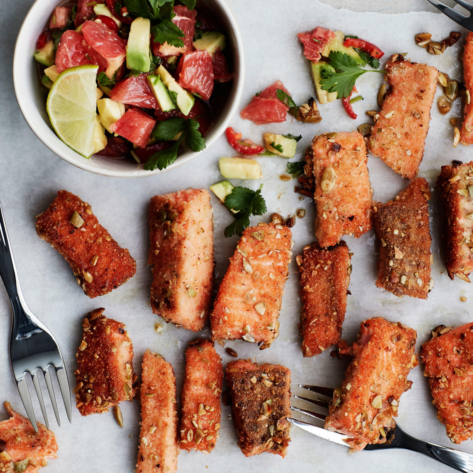 Rapeat kalapuikot ja verigreippisalsa