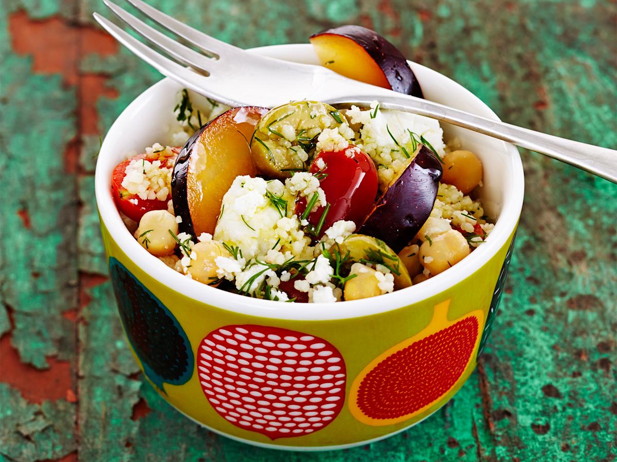 Kuskus-kikhernesalaatti