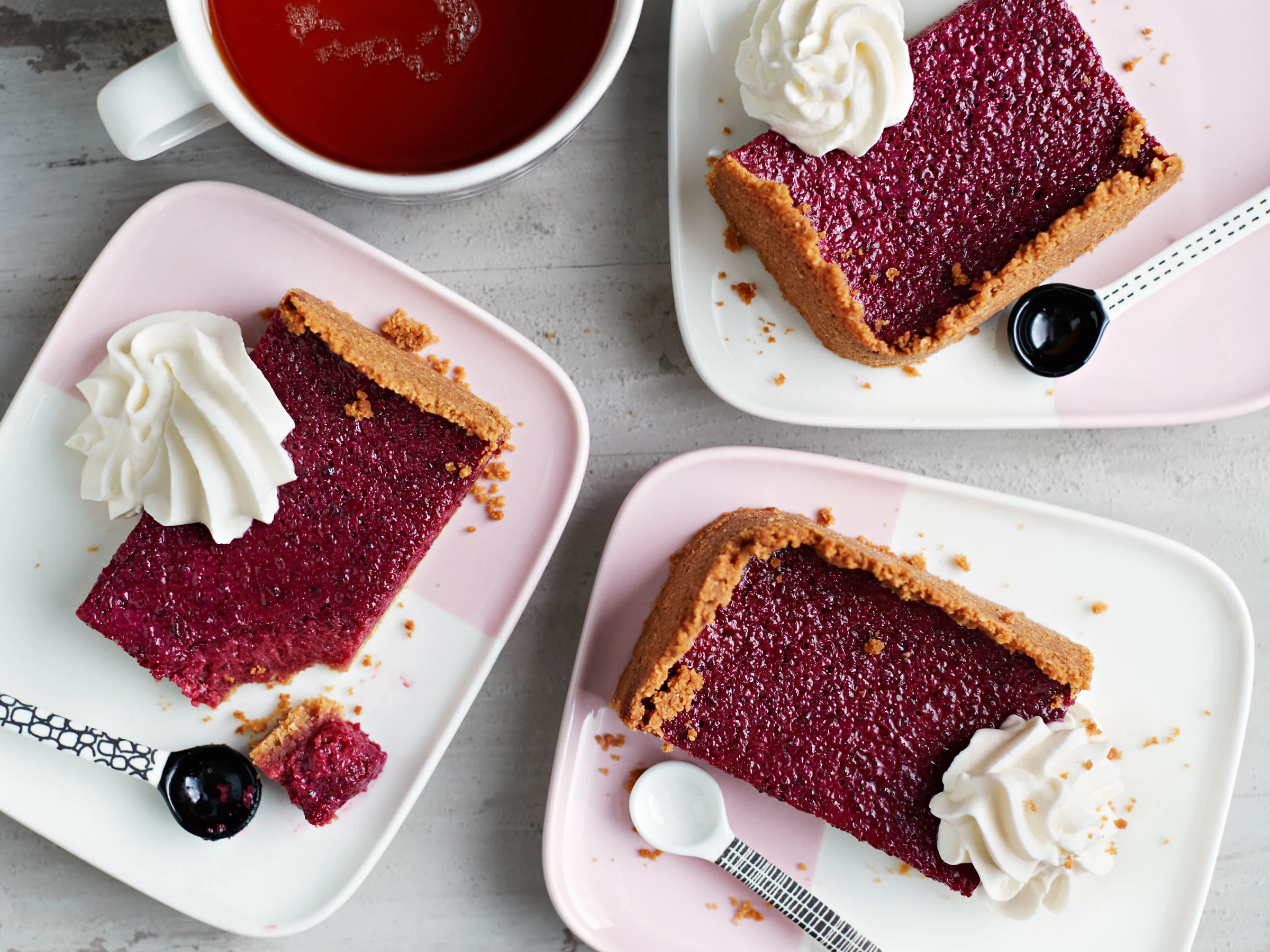 Makea kaura-punajuuripiirakka