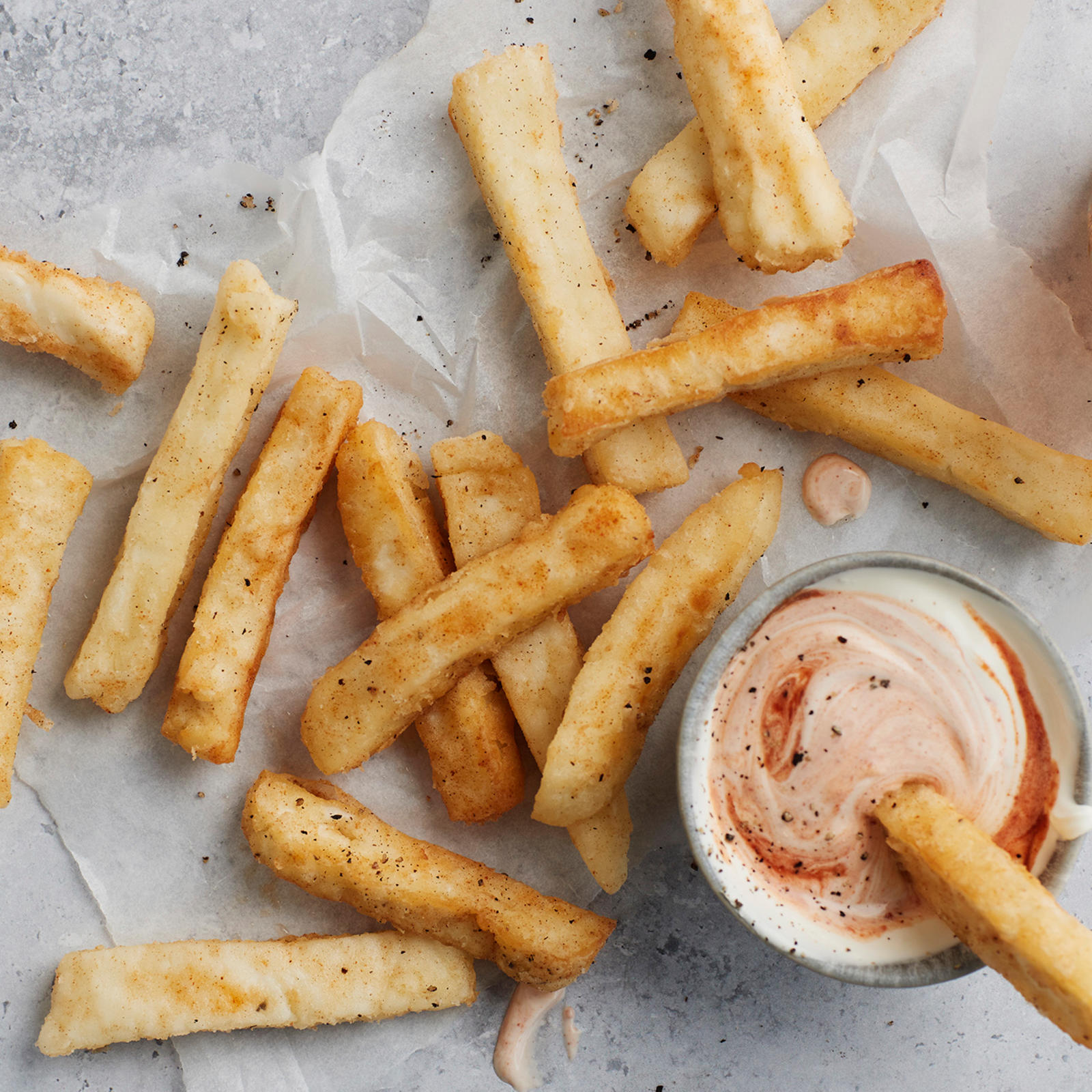 Halloumiranskalaiset ja srirachadippi