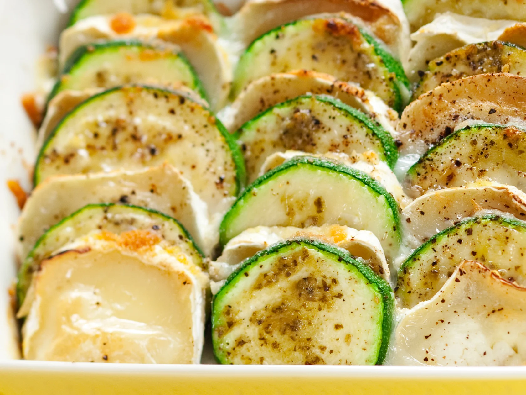 Kesäkurpitsa-vuohenjuustopaistos