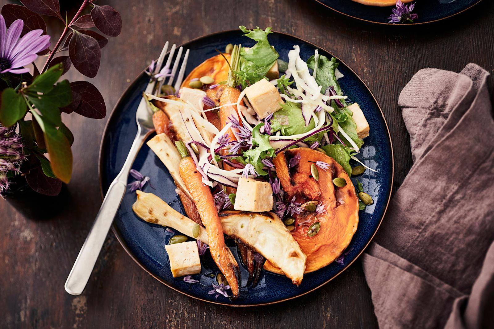 Lämmin uunijuuressalaatti