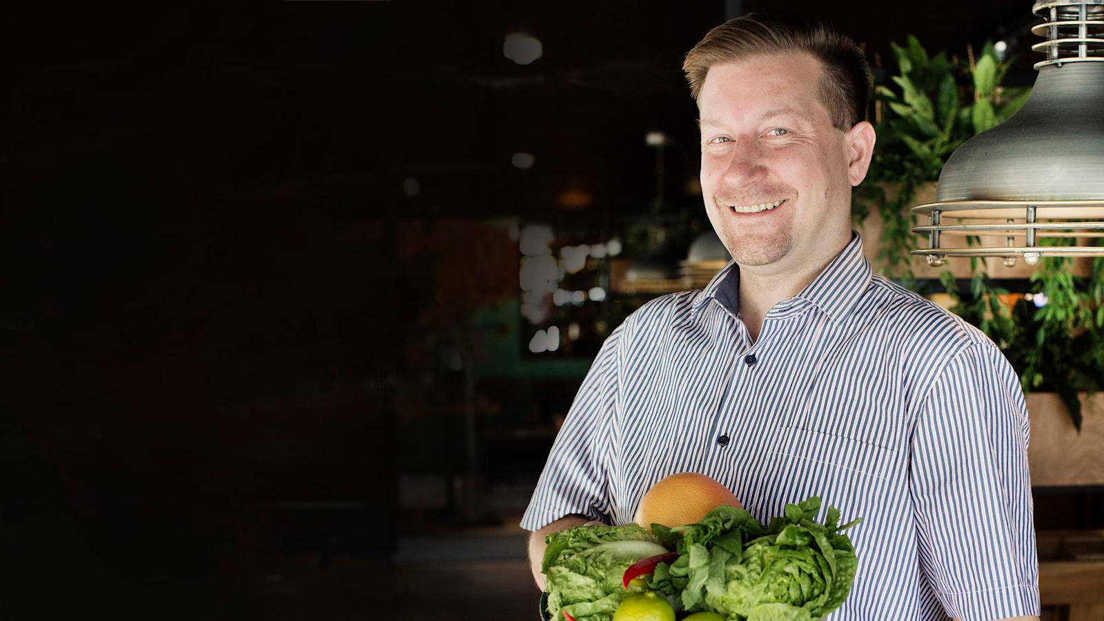 “Chico’s-ravintoloissa on tarjottu kasvisruokaa pitkään, ja pyrimme joustavuuteen. Melkein mistä tahansa annoksesta pystytään tekemään kasvis- tai vegaaniversio. No, ehkä ribsejä lukuunottamatta”, sanoo Jani Vallineva Chico’s-ravintoloista.
