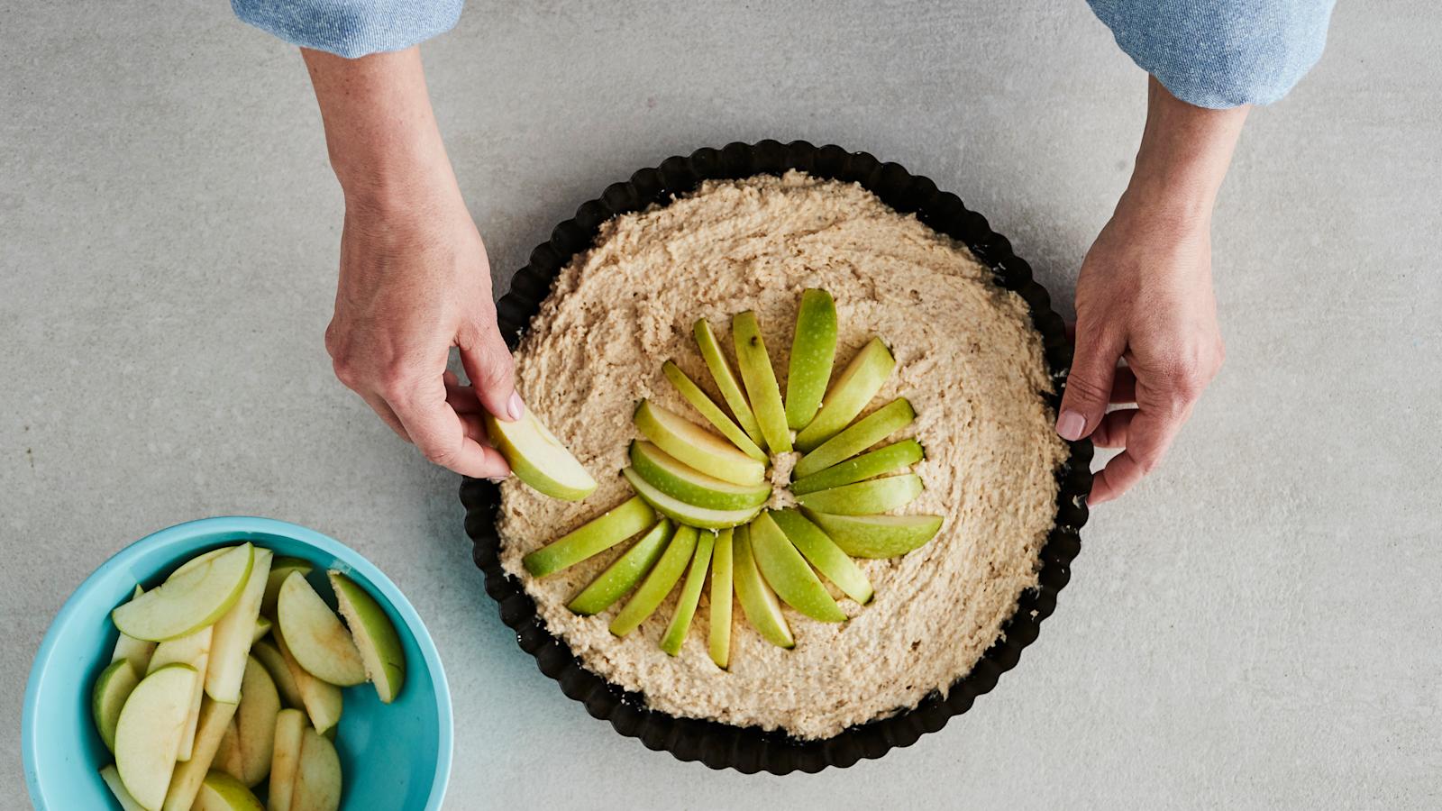 Gluteeniton omenapiirakka vaihe 3