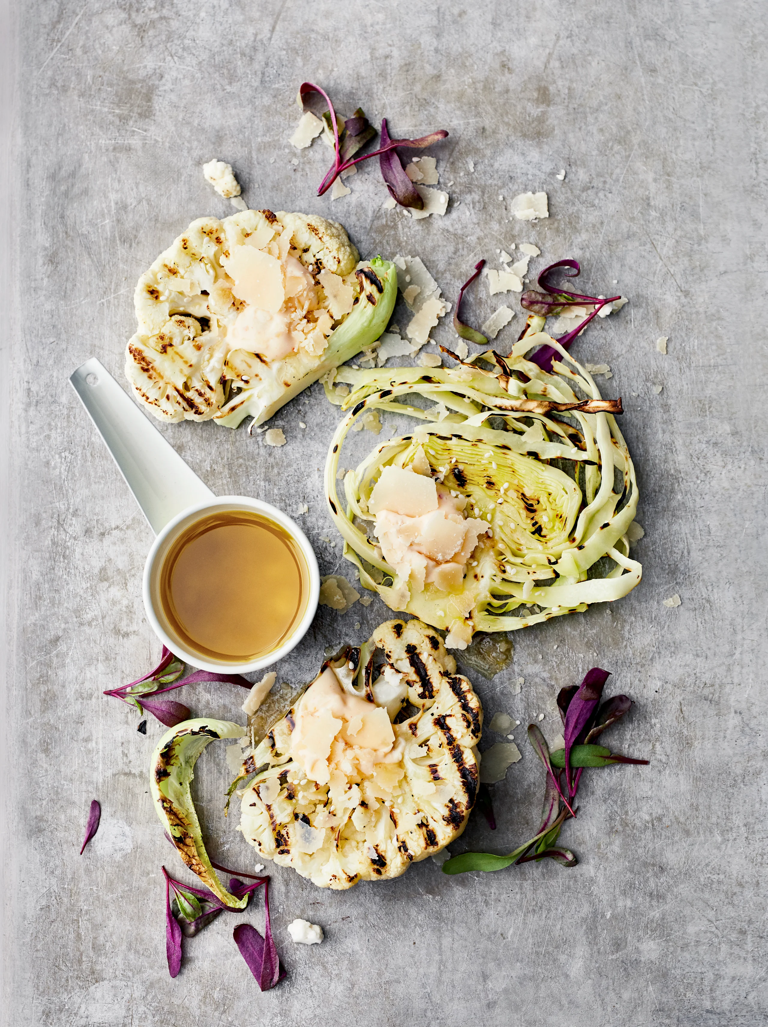 Kaalipihvit sopivat kasvissyöjän grilliherkuksi tai sekasyöjille muiden grilliruokien kasvislisäkkeeksi.