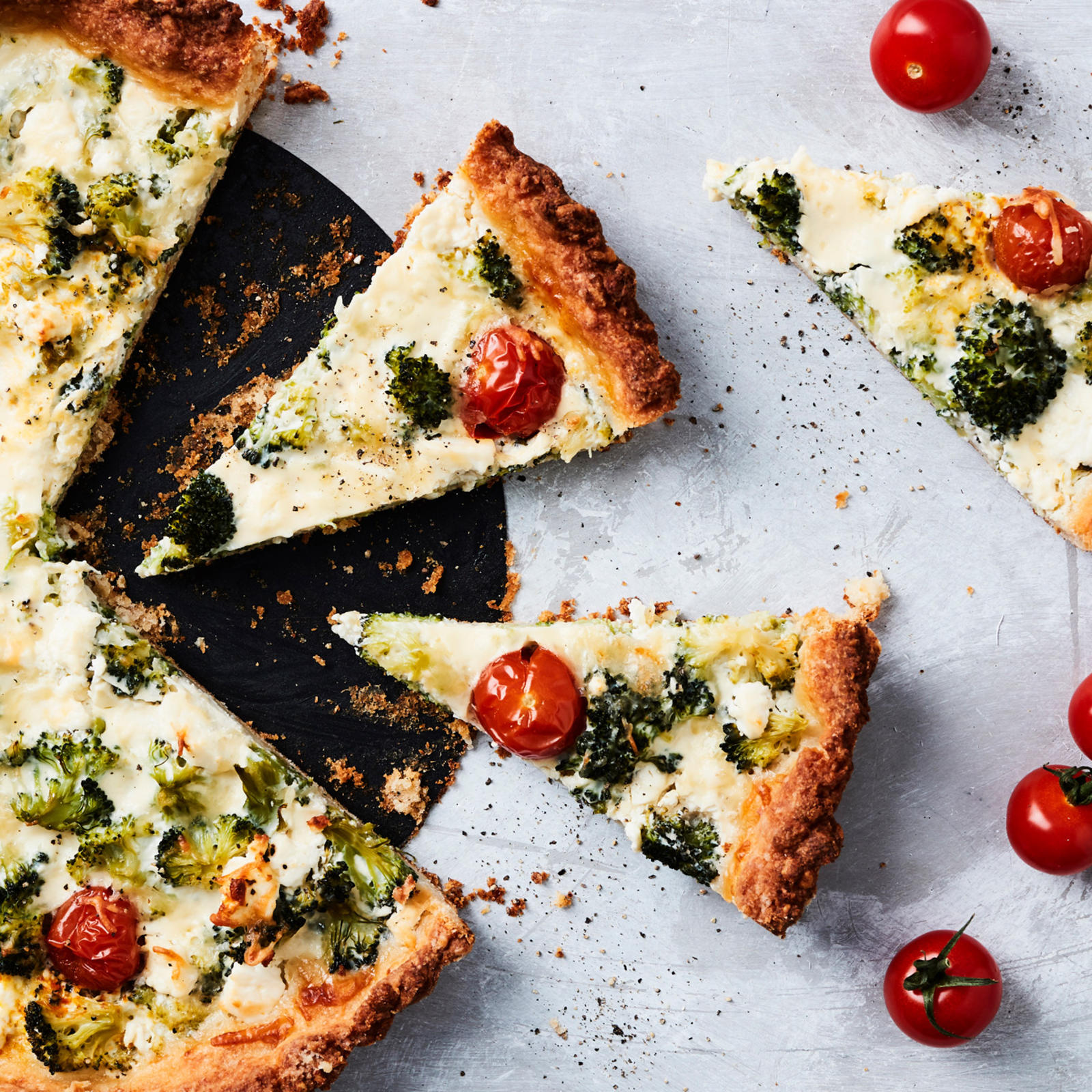 Parsakaali-fetapiirakka