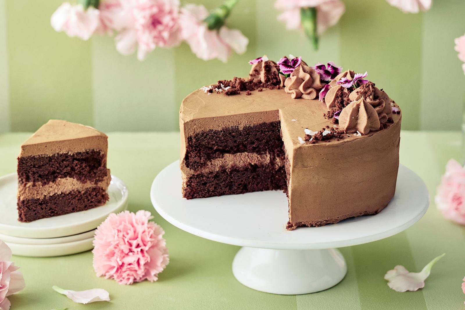 Maitosuklaatäytekakku