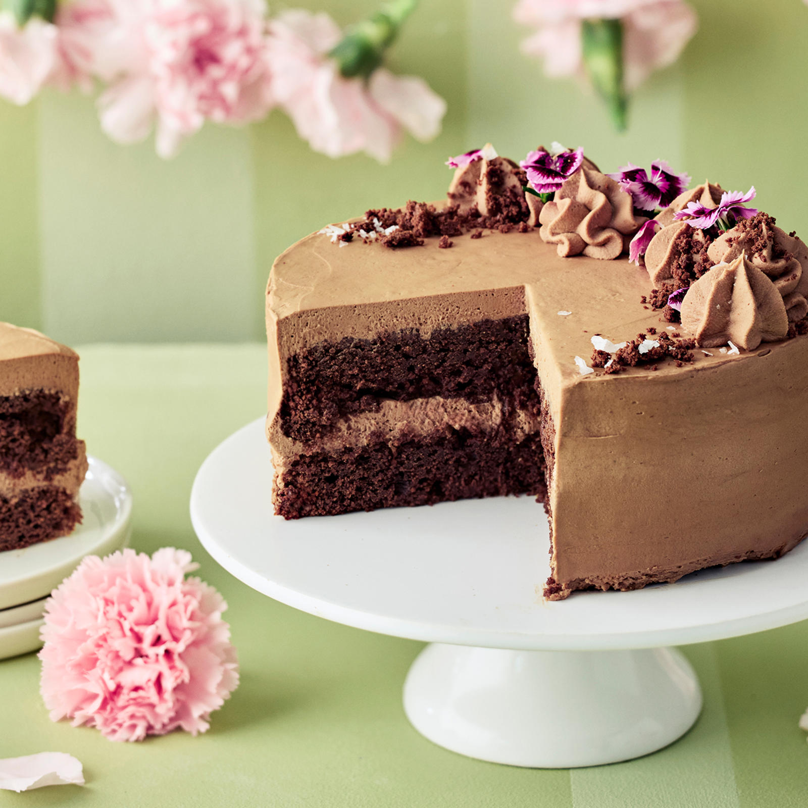 Maitosuklaatäytekakku