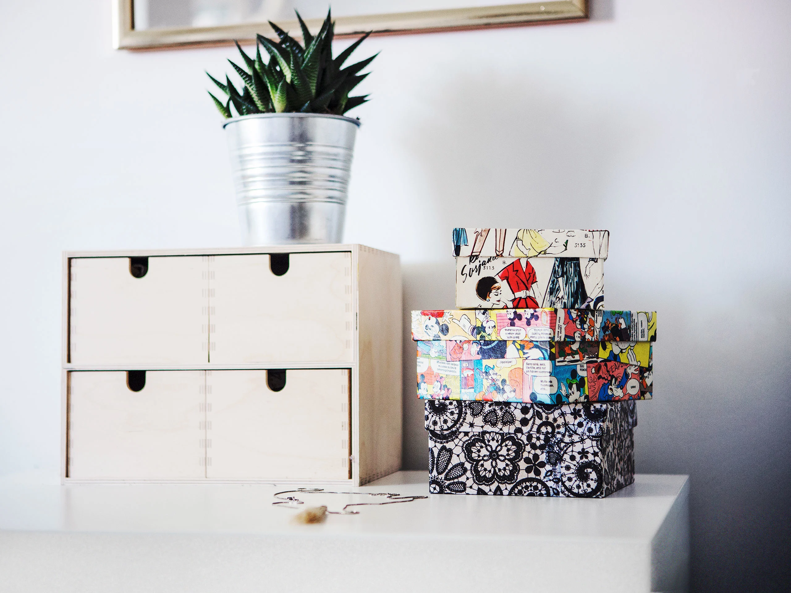Päällystä laatikot decoupage-tekniikalla