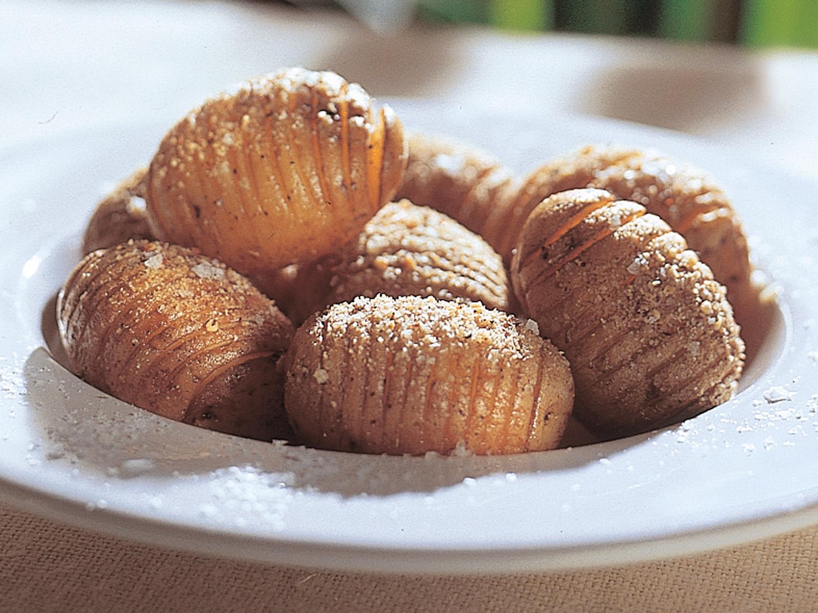 Pähkinäiset hasselbackan perunat