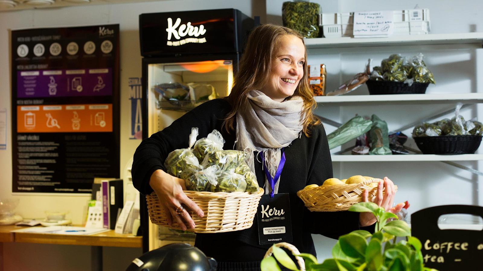 ”Yhteisöjääkaapin kautta olen tutustunut moniin hienoihin ihmisiin”, Heidi Uppa Yhteisöjääkaappi-järjestöstä kertoo.