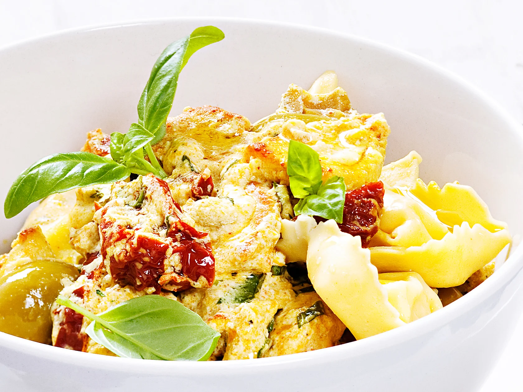 Broilerikastike ja tuorepasta