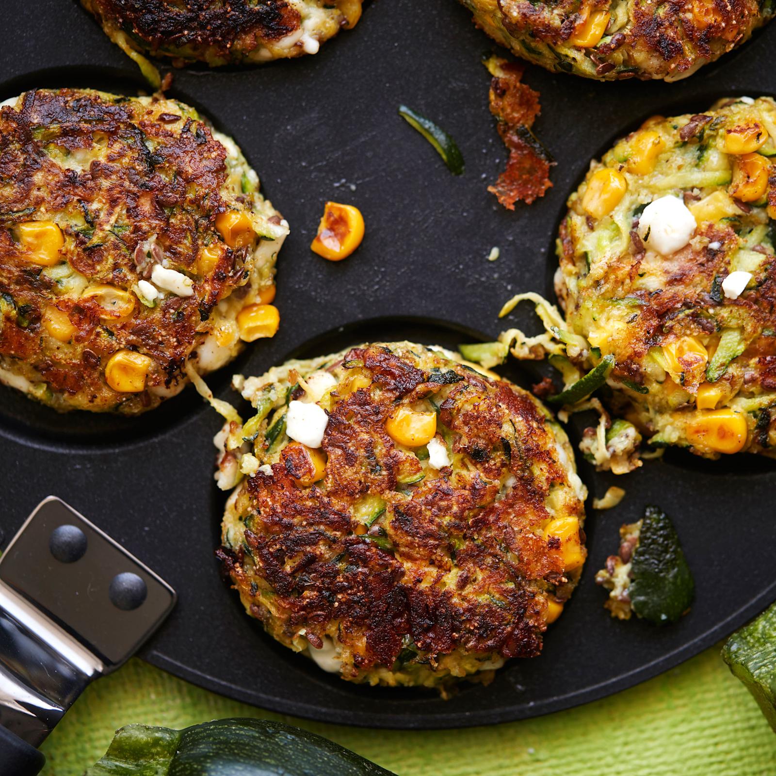 Pilkulliset kesäkurpitsa-raejuustopihvit