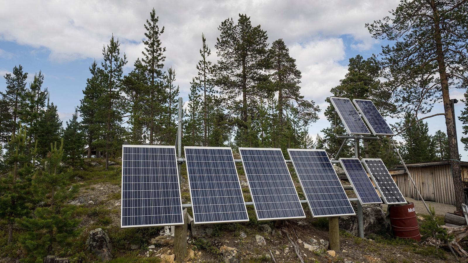 Mäkisen aurinkopaneeleissa on laskennallista tehoa 1340 wattia.