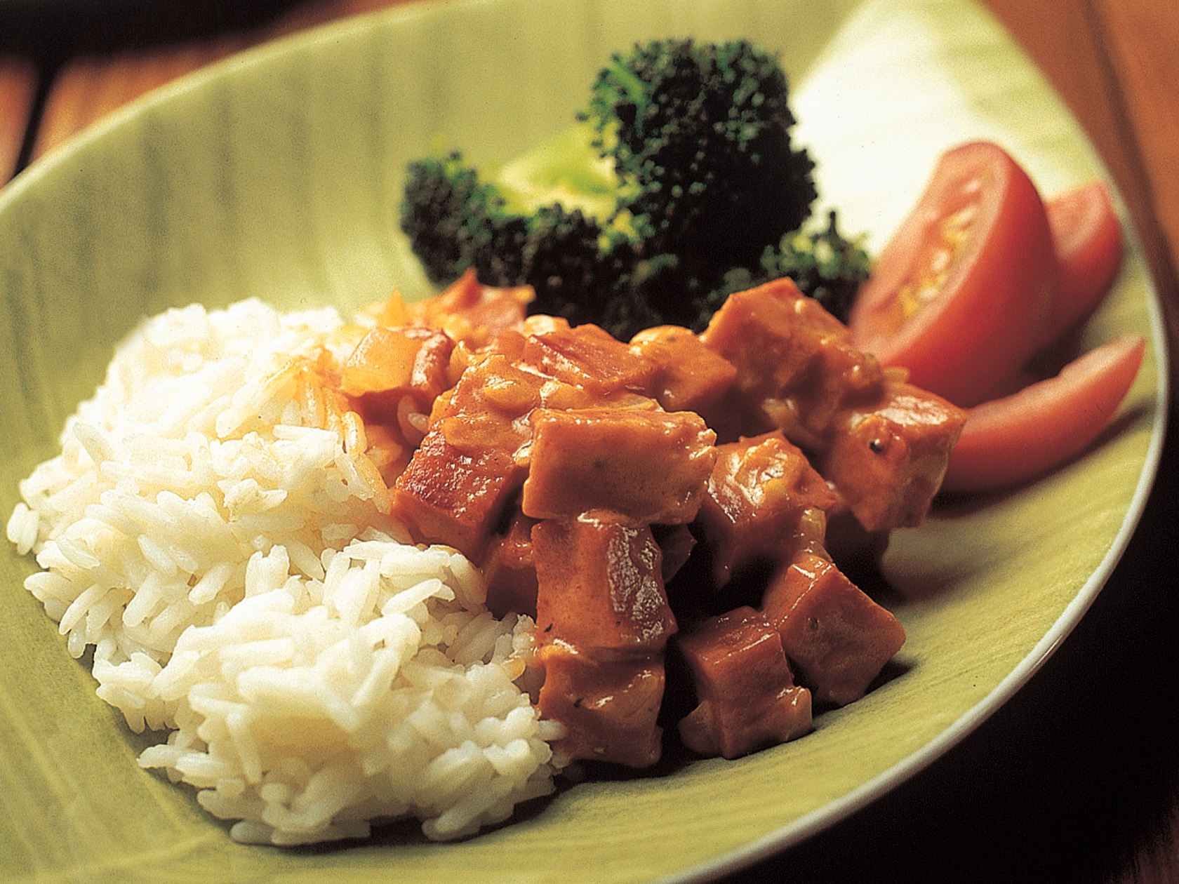 Mökkiläisen lihapannu säilykelihasta